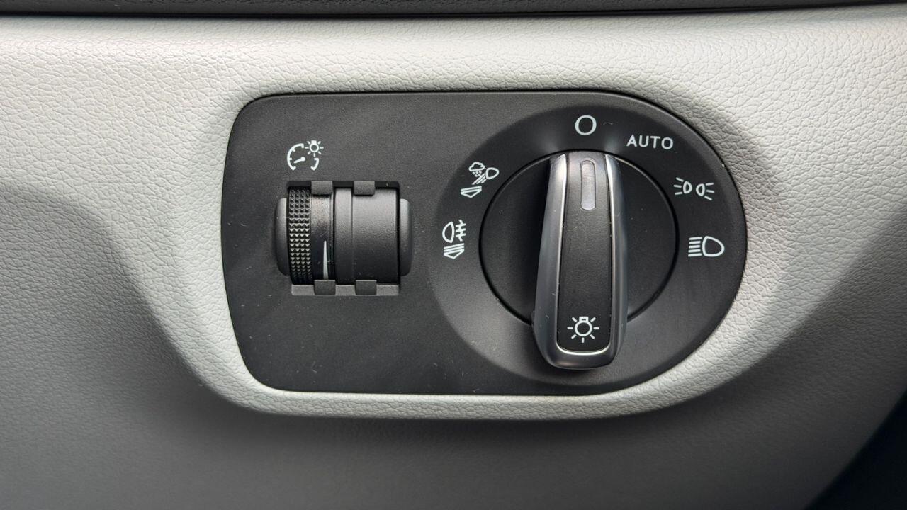 Audi Q3 view 33