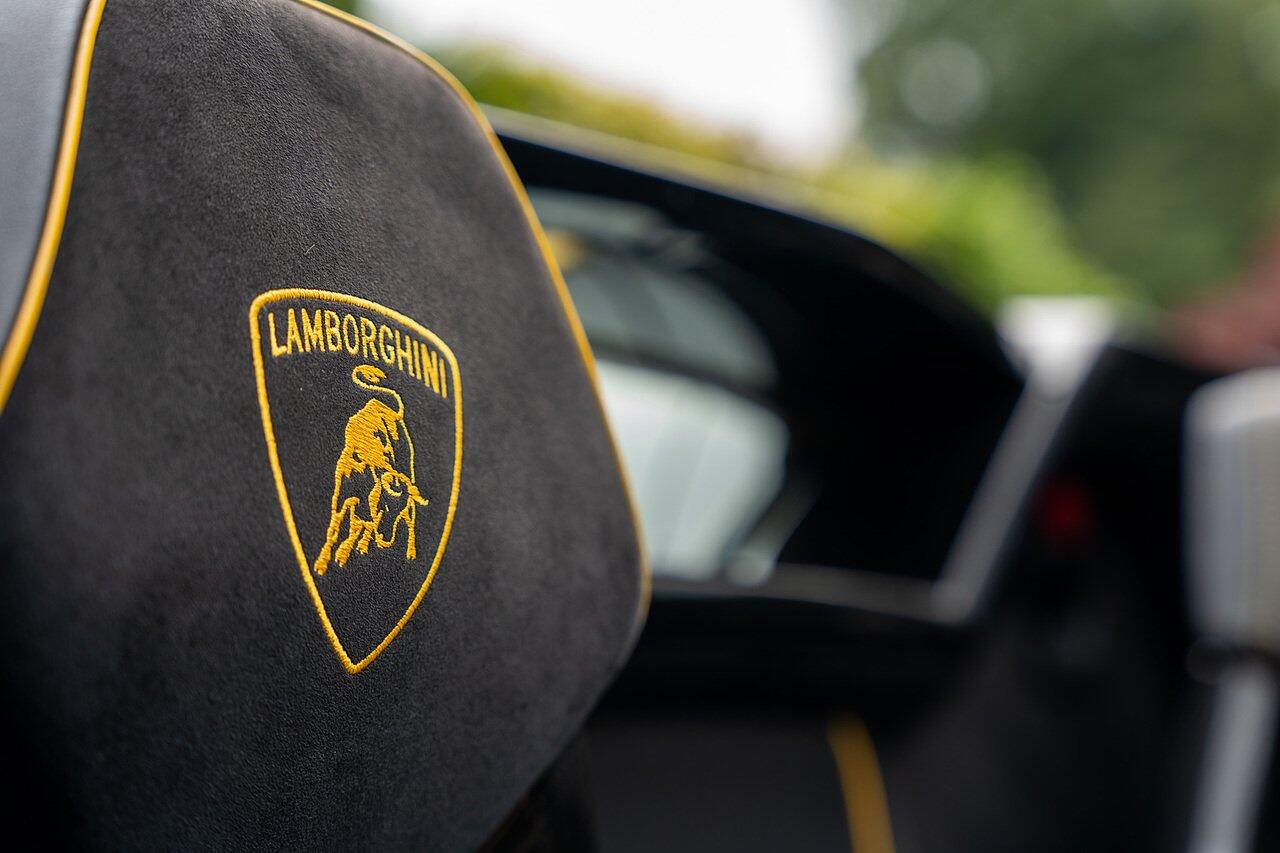 Lamborghini Aventador view 53