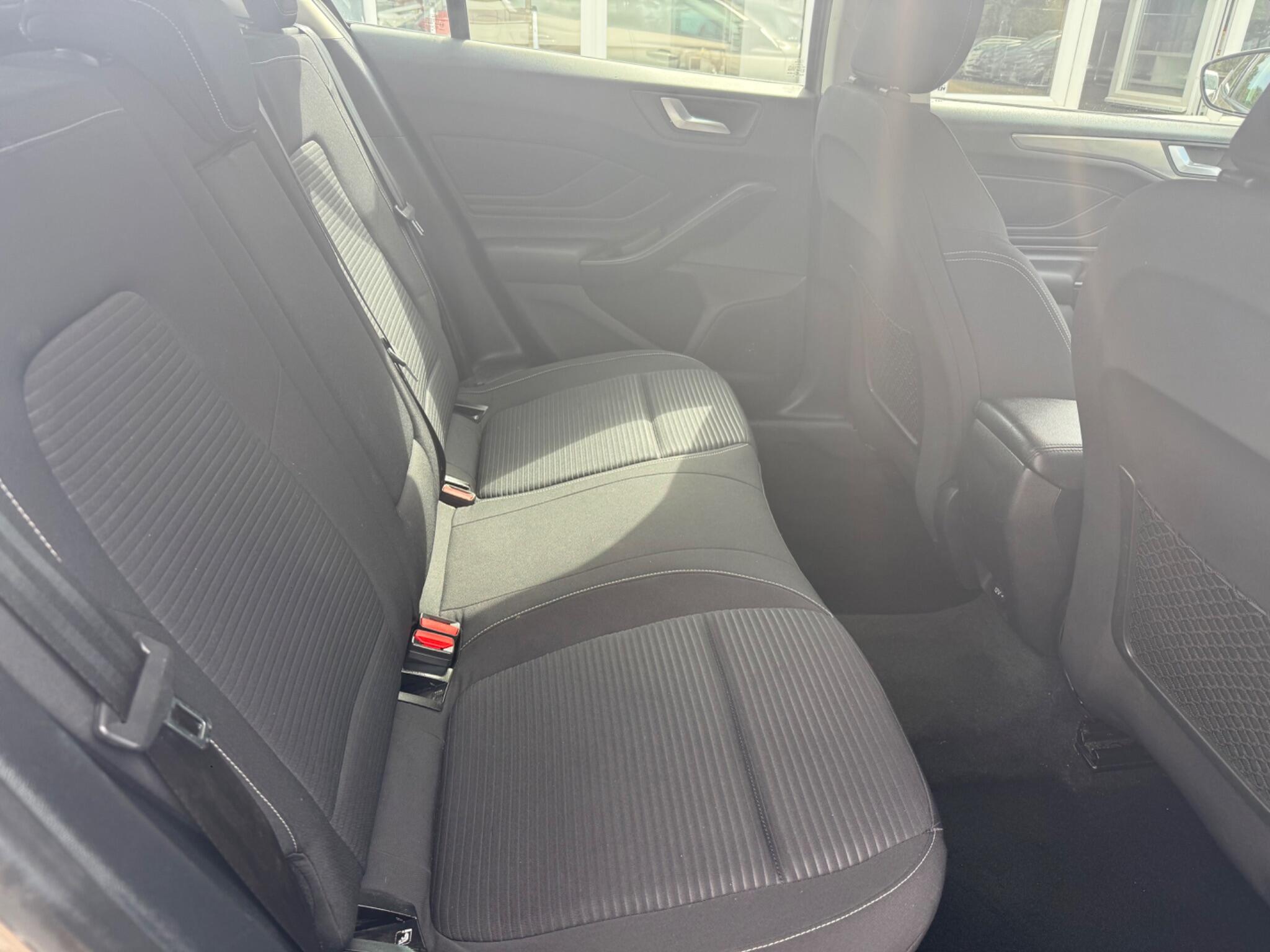 Ford Focus view 11