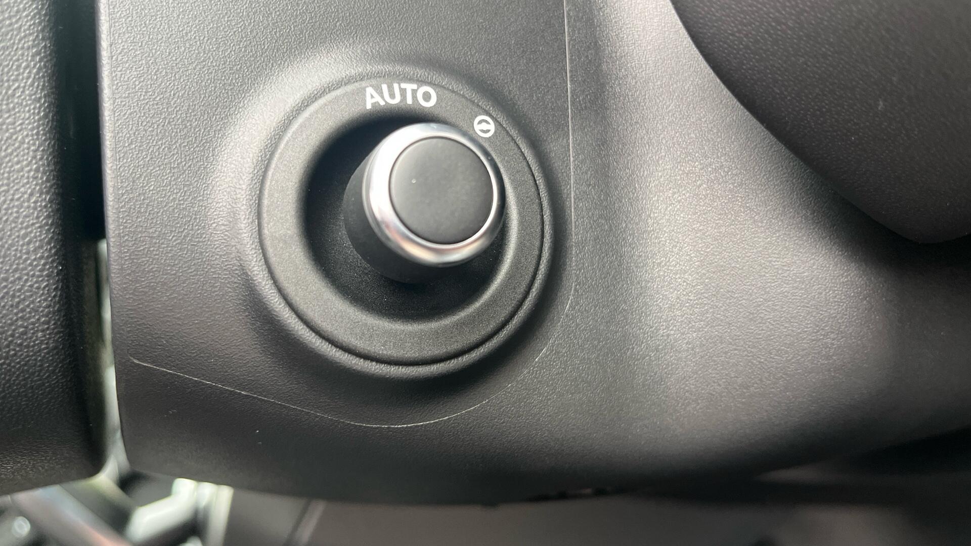 Land Rover Defender view 44