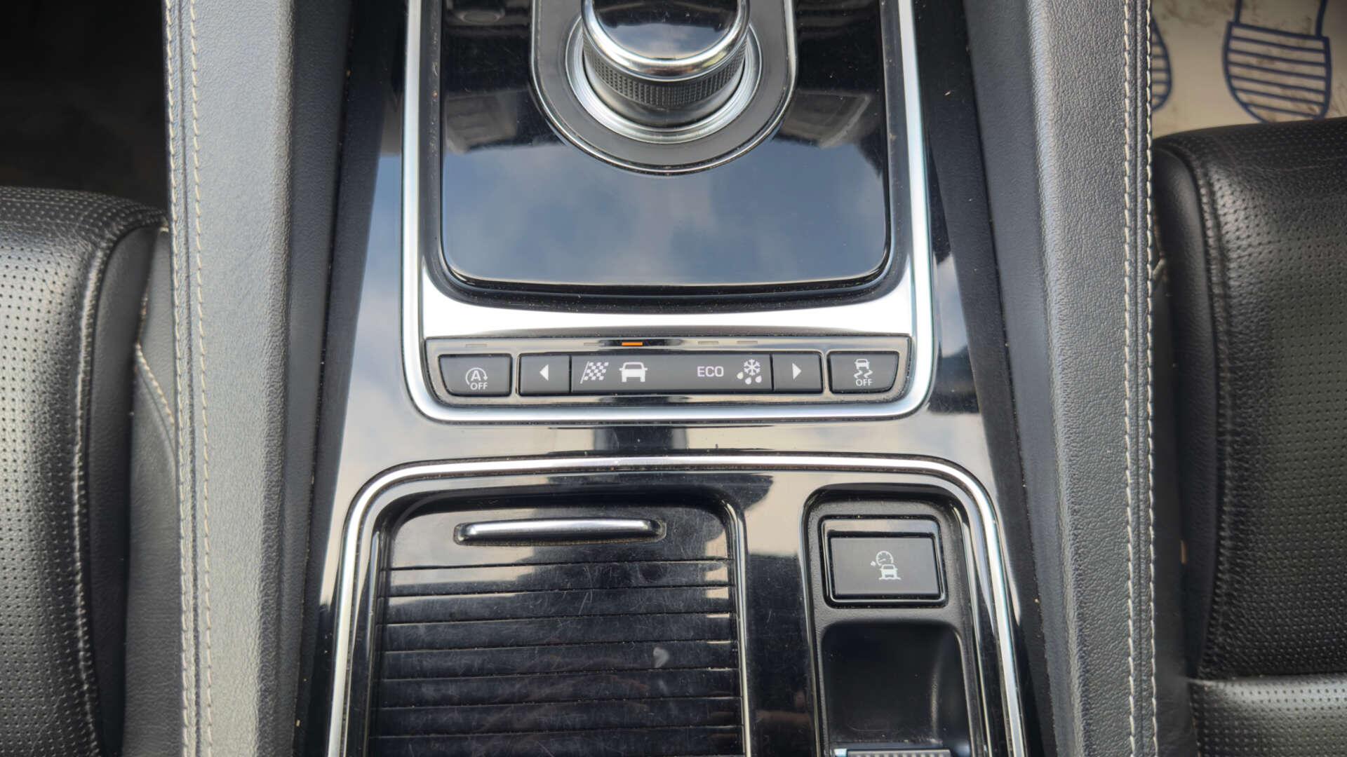 Jaguar F-Pace view 35