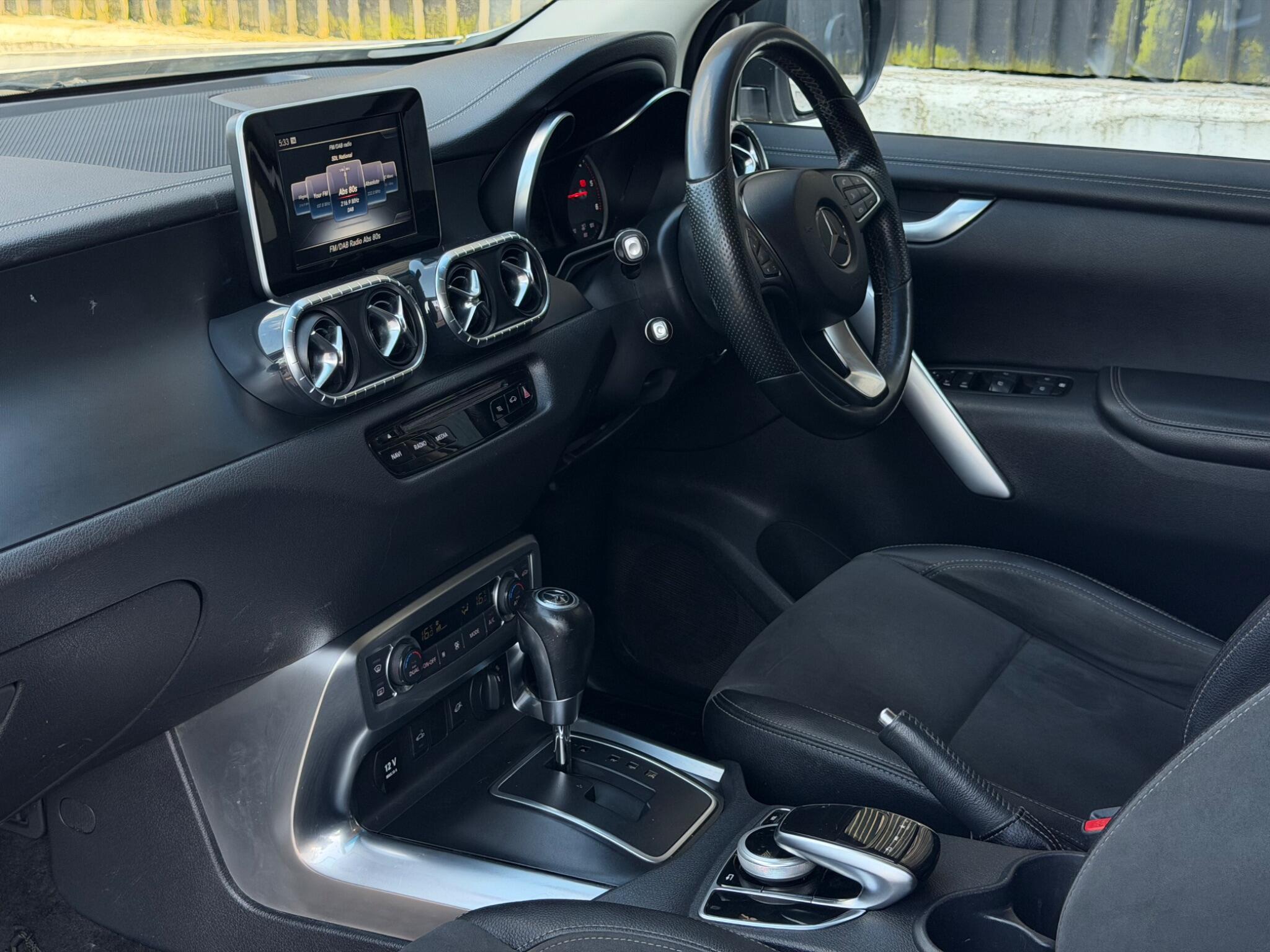 Mercedes-Benz X-Class view 32