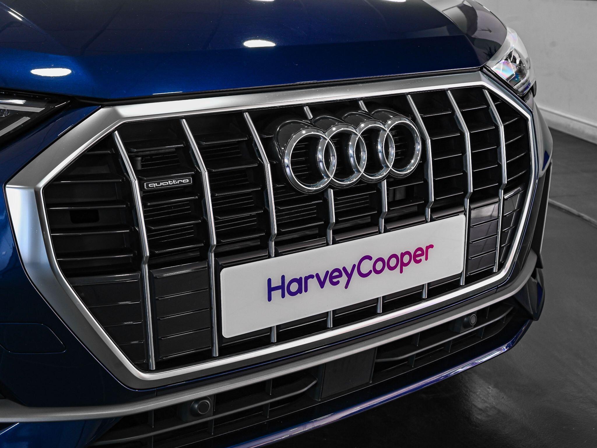 Audi Q3 view 17