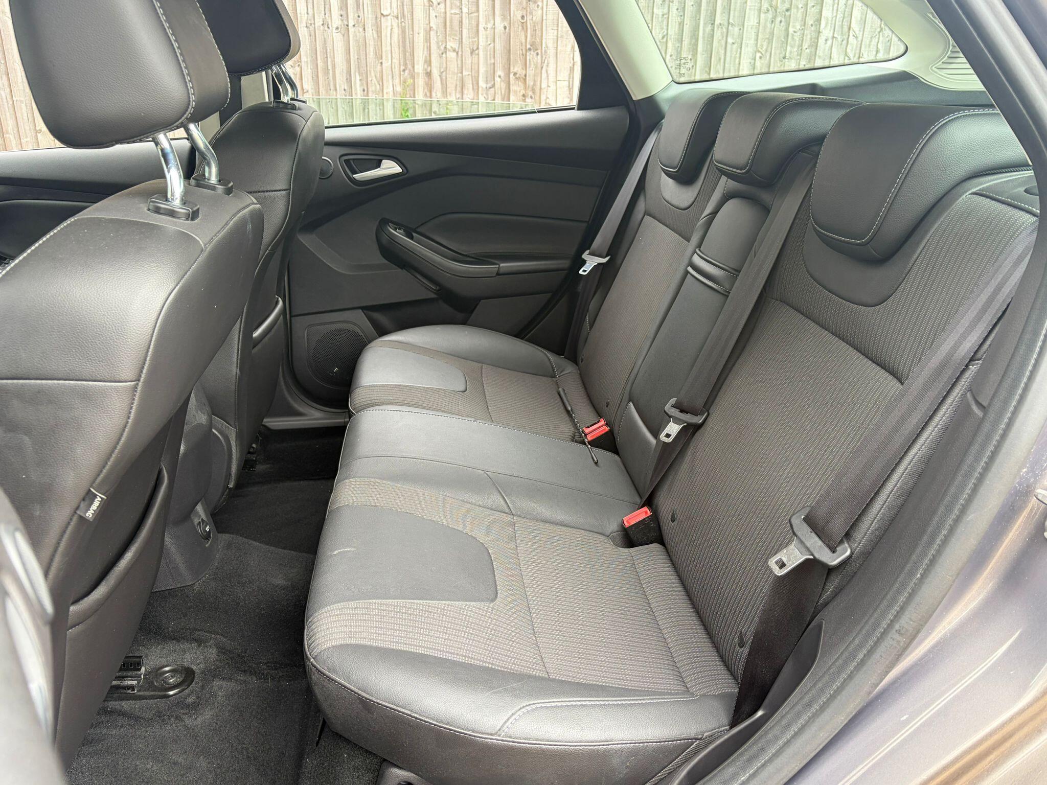 Ford Focus view 19