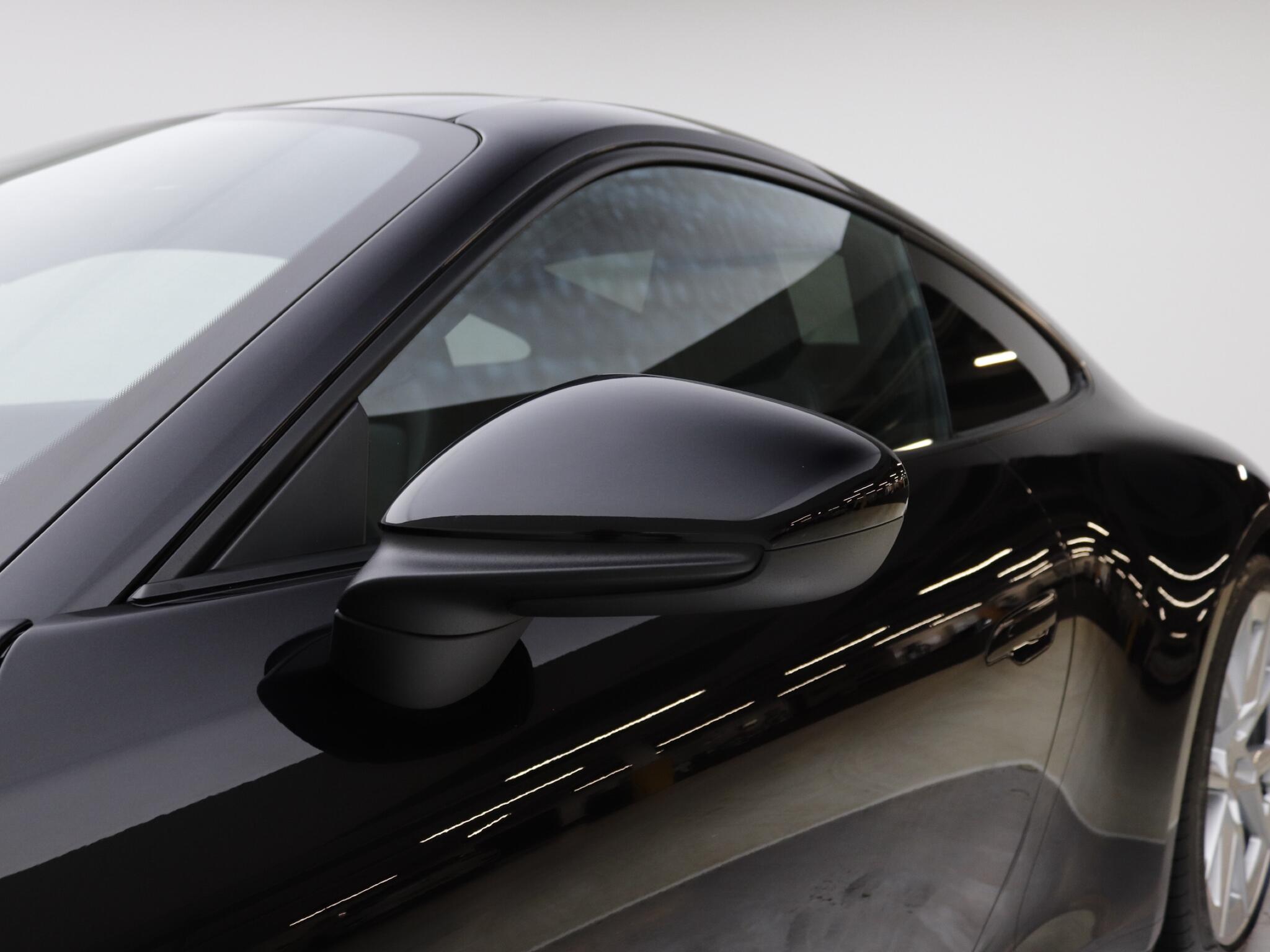 Porsche 911 view 19