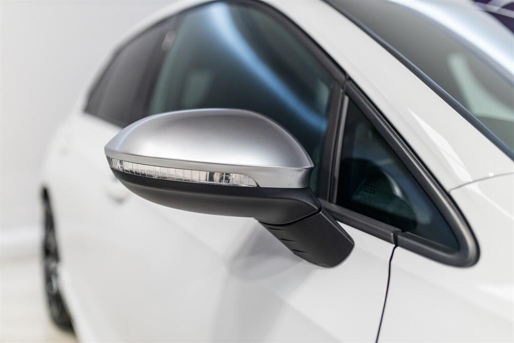 Volkswagen Golf view 18
