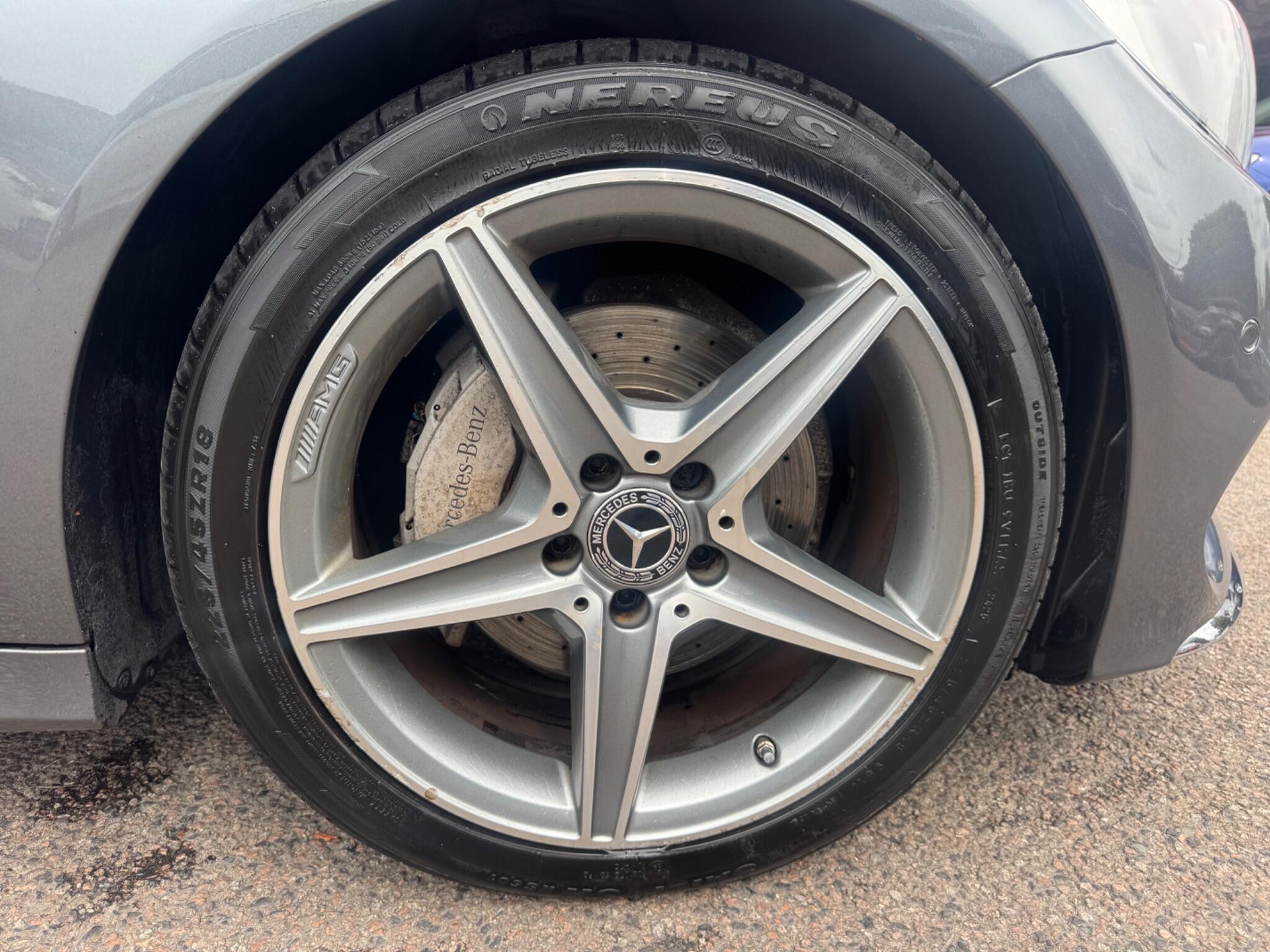 Mercedes-Benz C Class view 29