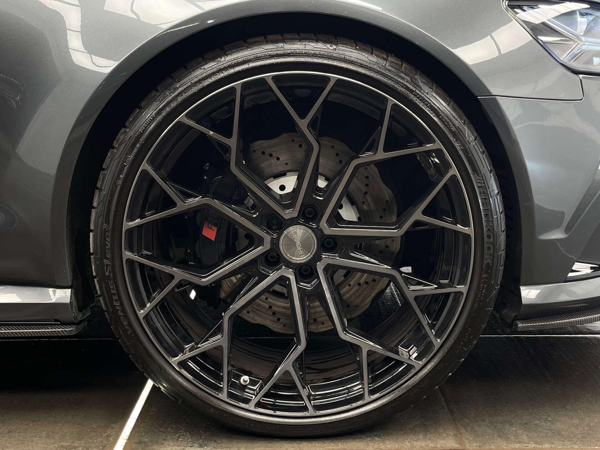 Audi RS6 Avant view 44