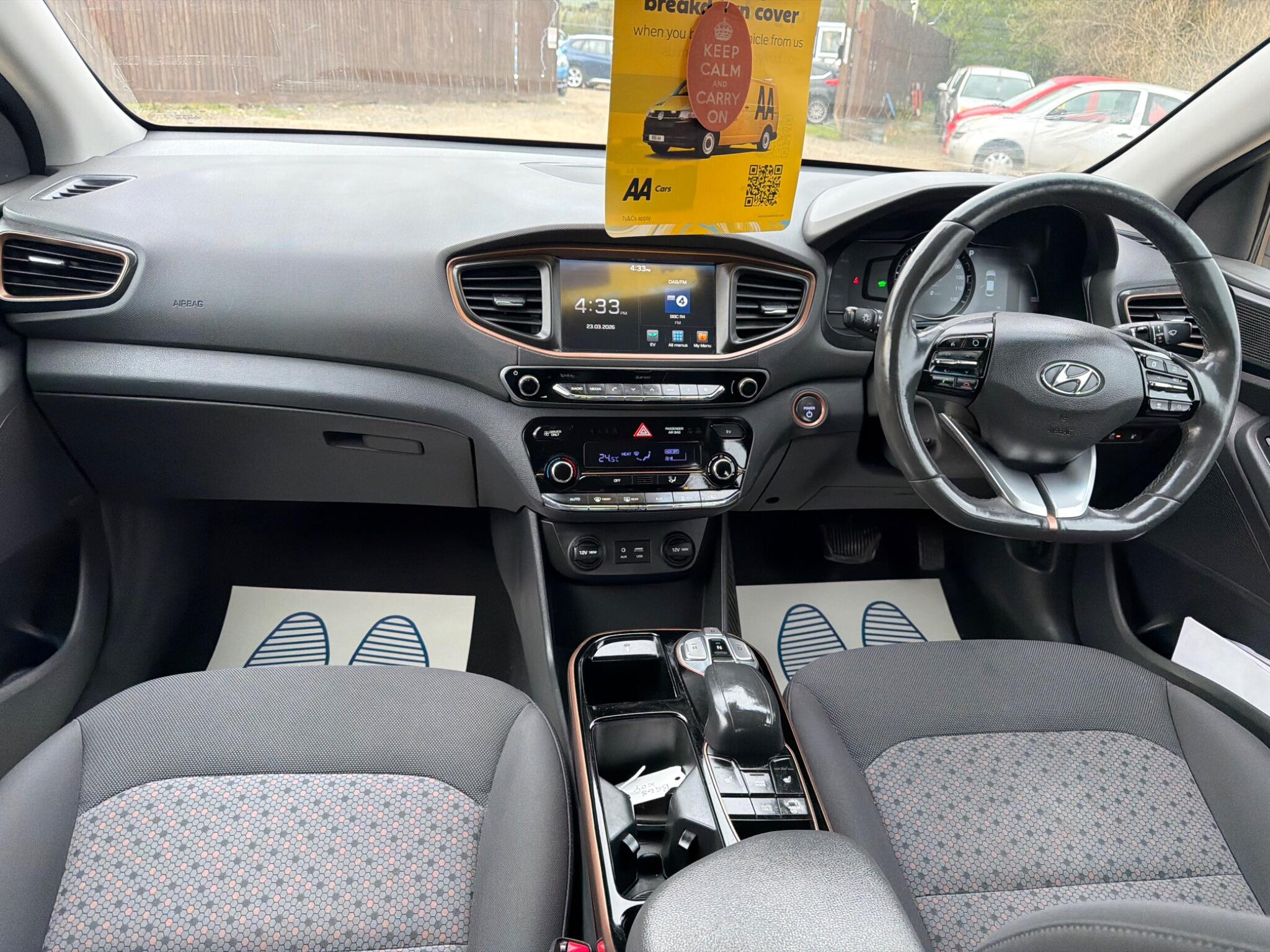 2018 Hyundai IONIQ 28kWh Premium Auto 5dr image 14