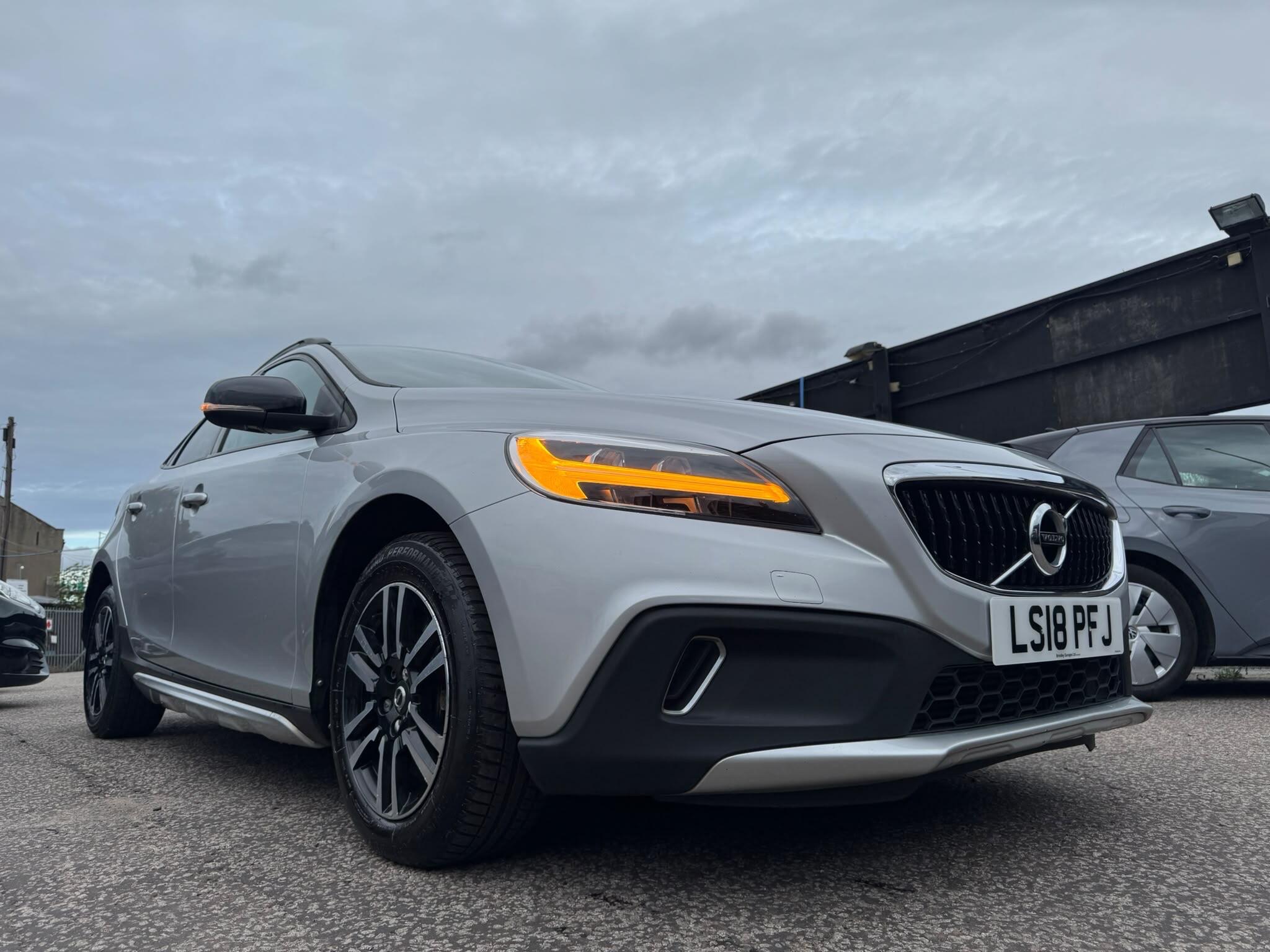 Volvo V40 Cross Country view 14