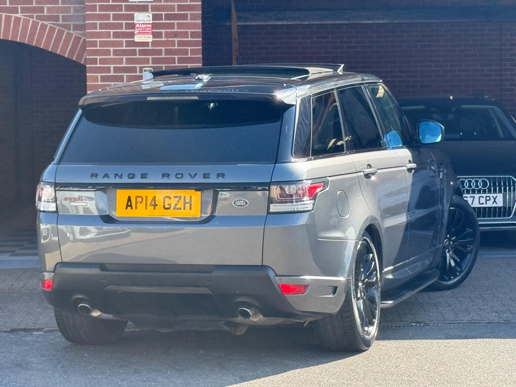 Land Rover Range Rover Sport view 4