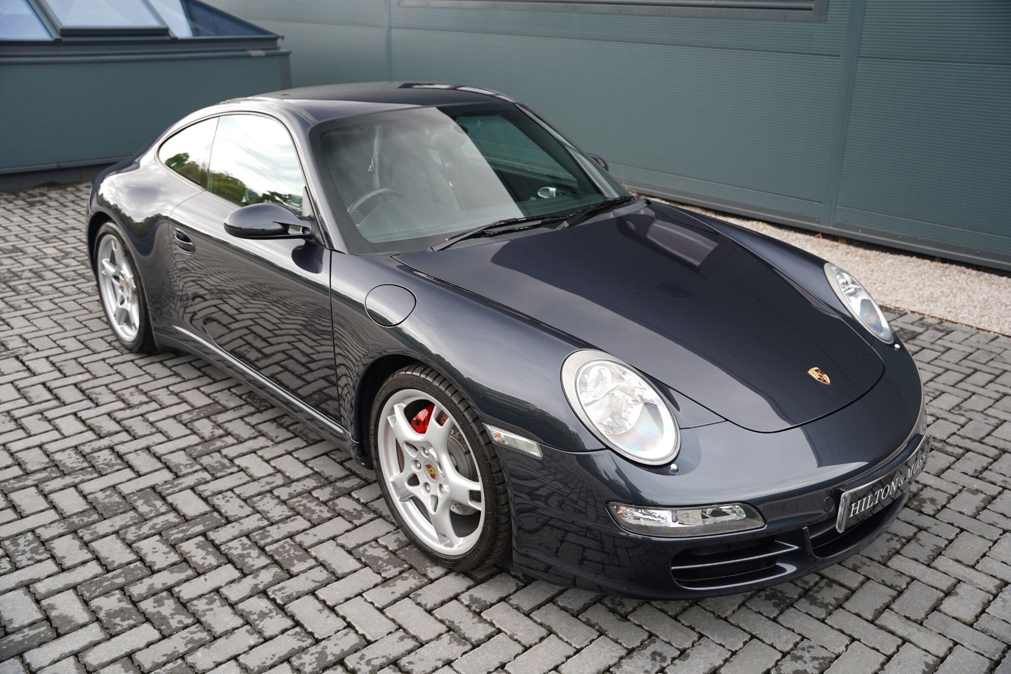 Porsche 911 view 22