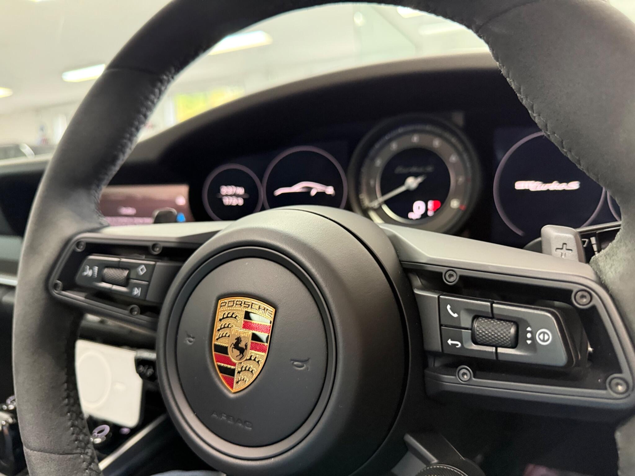 Porsche 911 view 32