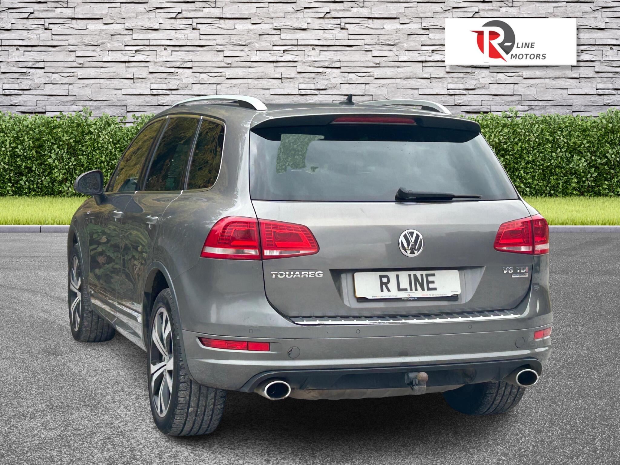 Volkswagen Touareg view 12