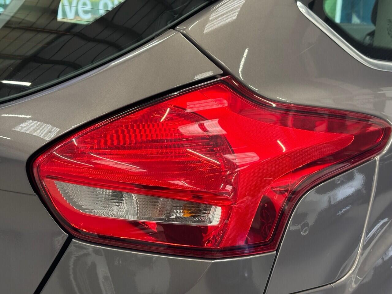 Ford Focus view 48