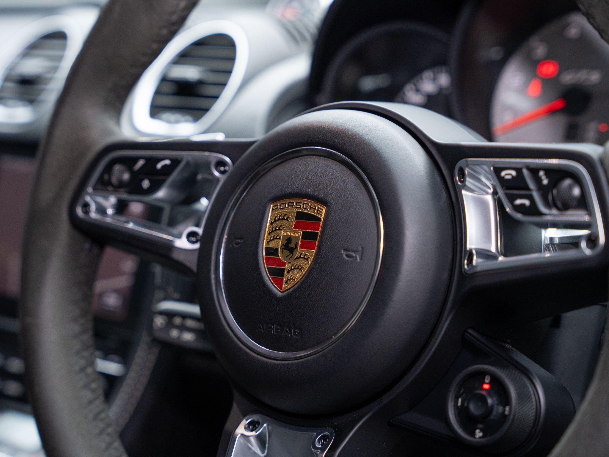 Porsche Cayman view 20