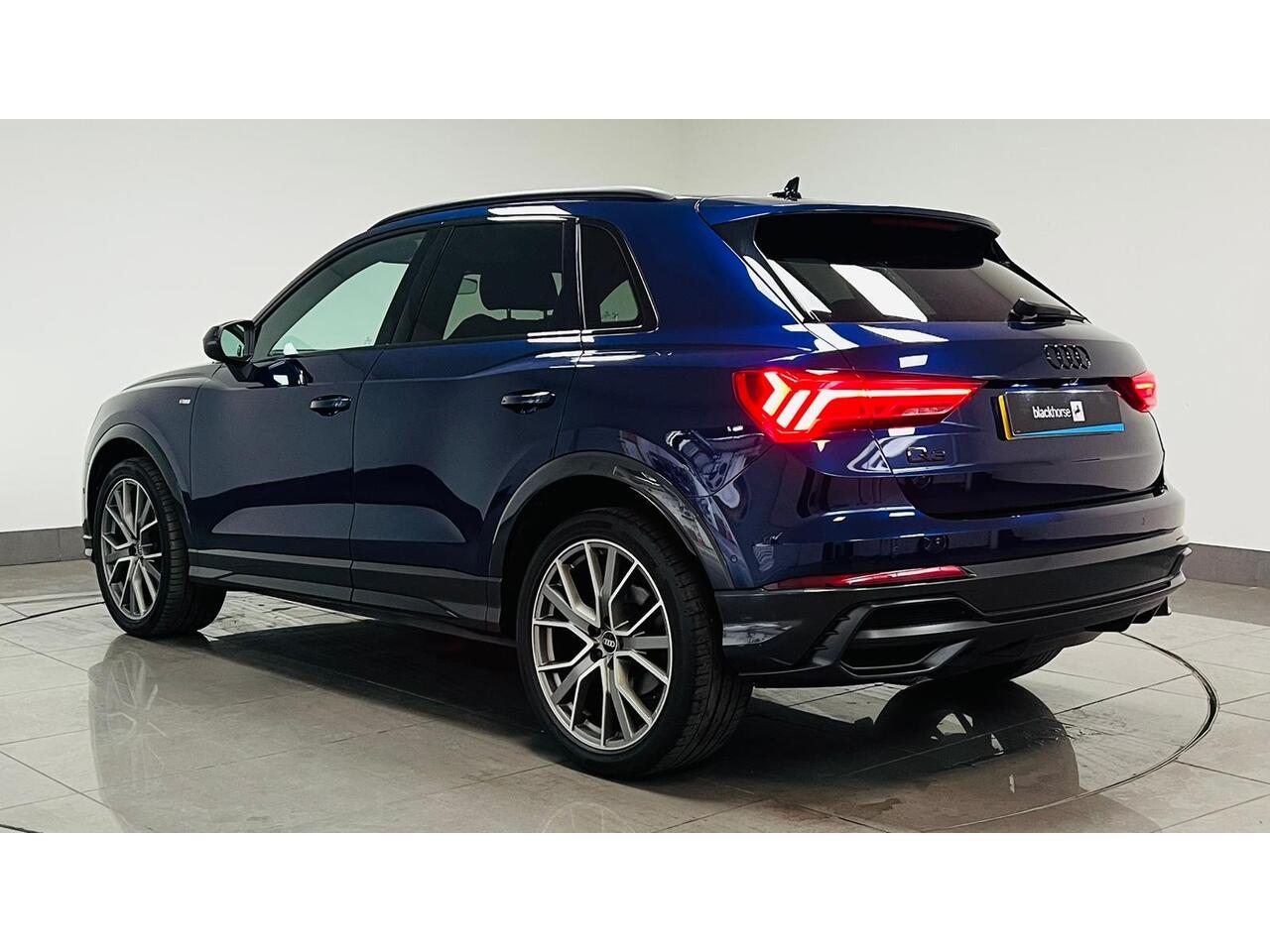 Audi Q3 view 6