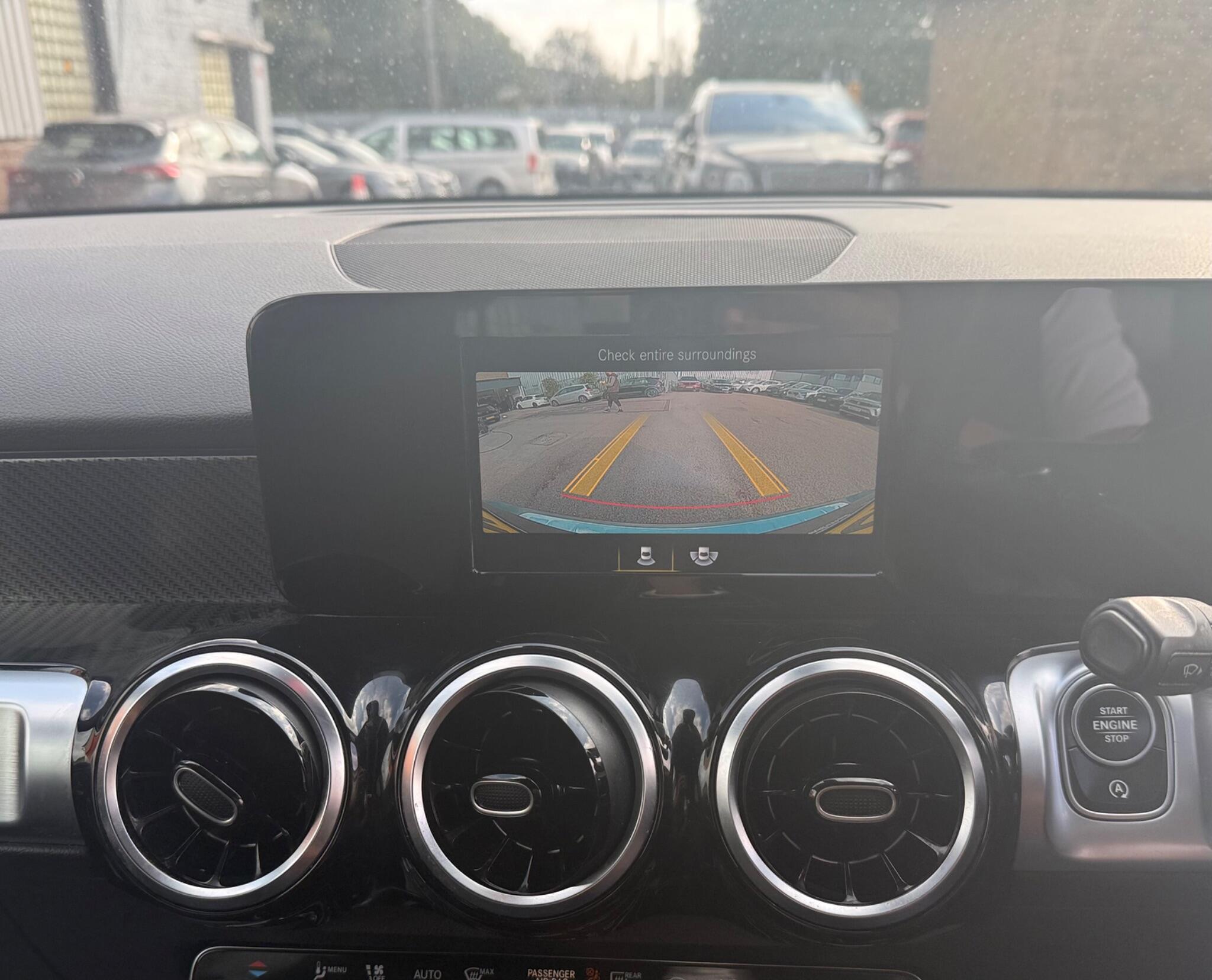 Mercedes-Benz GLB view 22