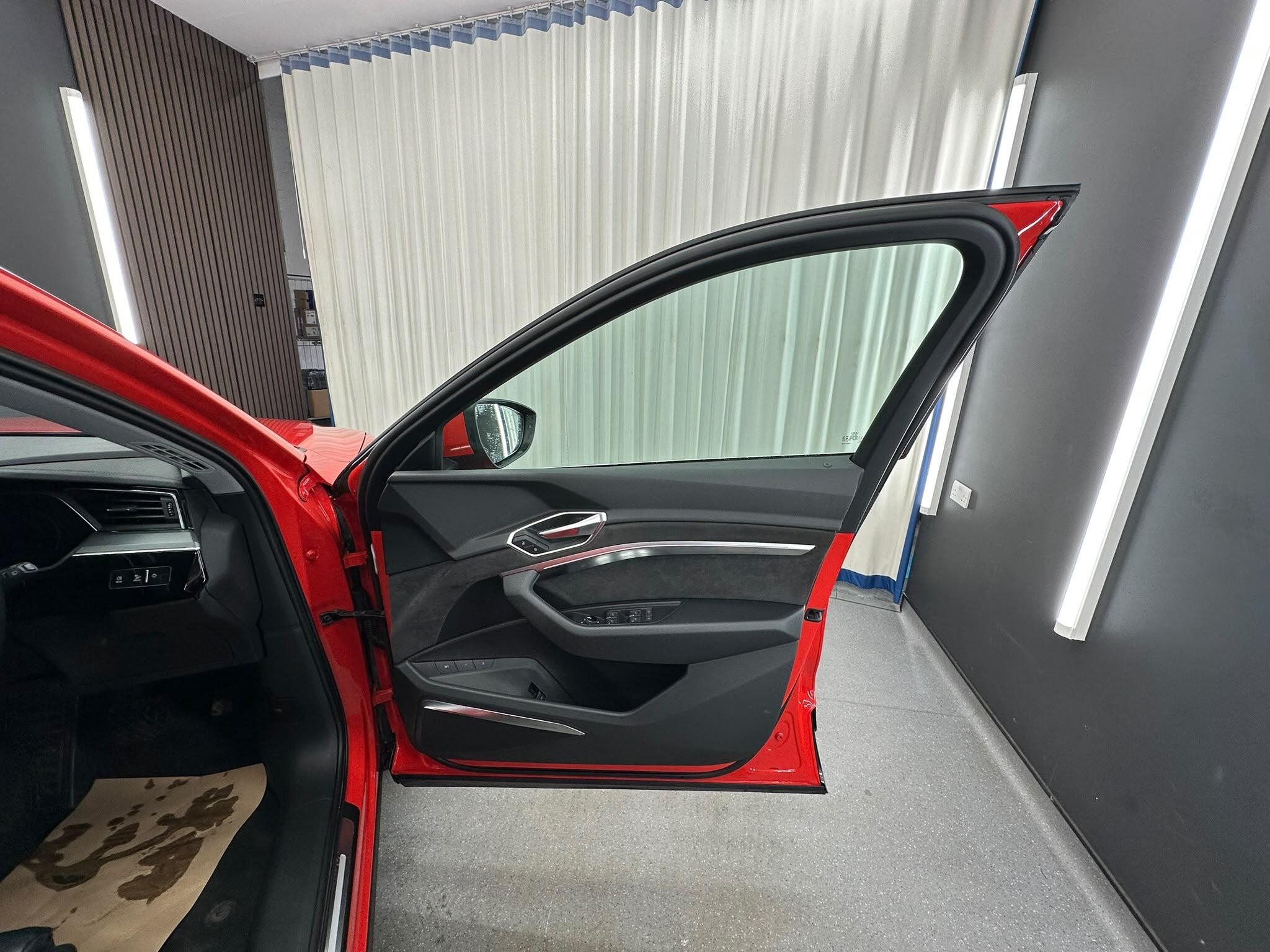 Audi E-Tron view 17