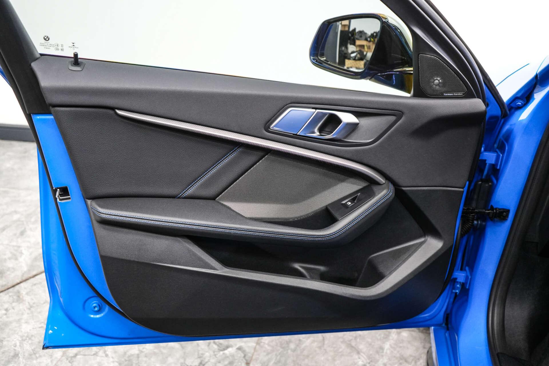 BMW 1 Series view 16