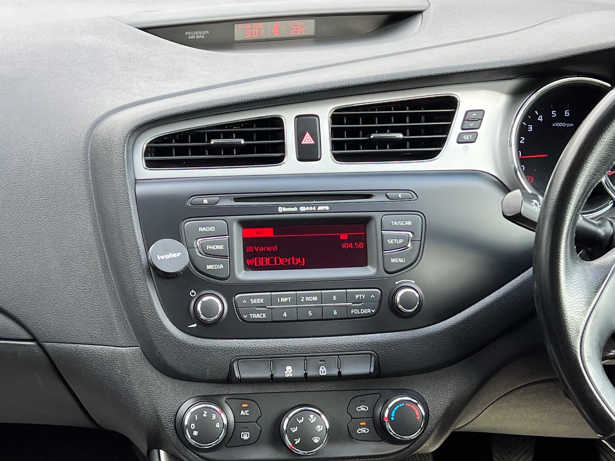 2014 Kia Ceed 1.6 CRDi EcoDynamics 2 Euro 5 (s/s) 5dr • 88,000 miles image 17