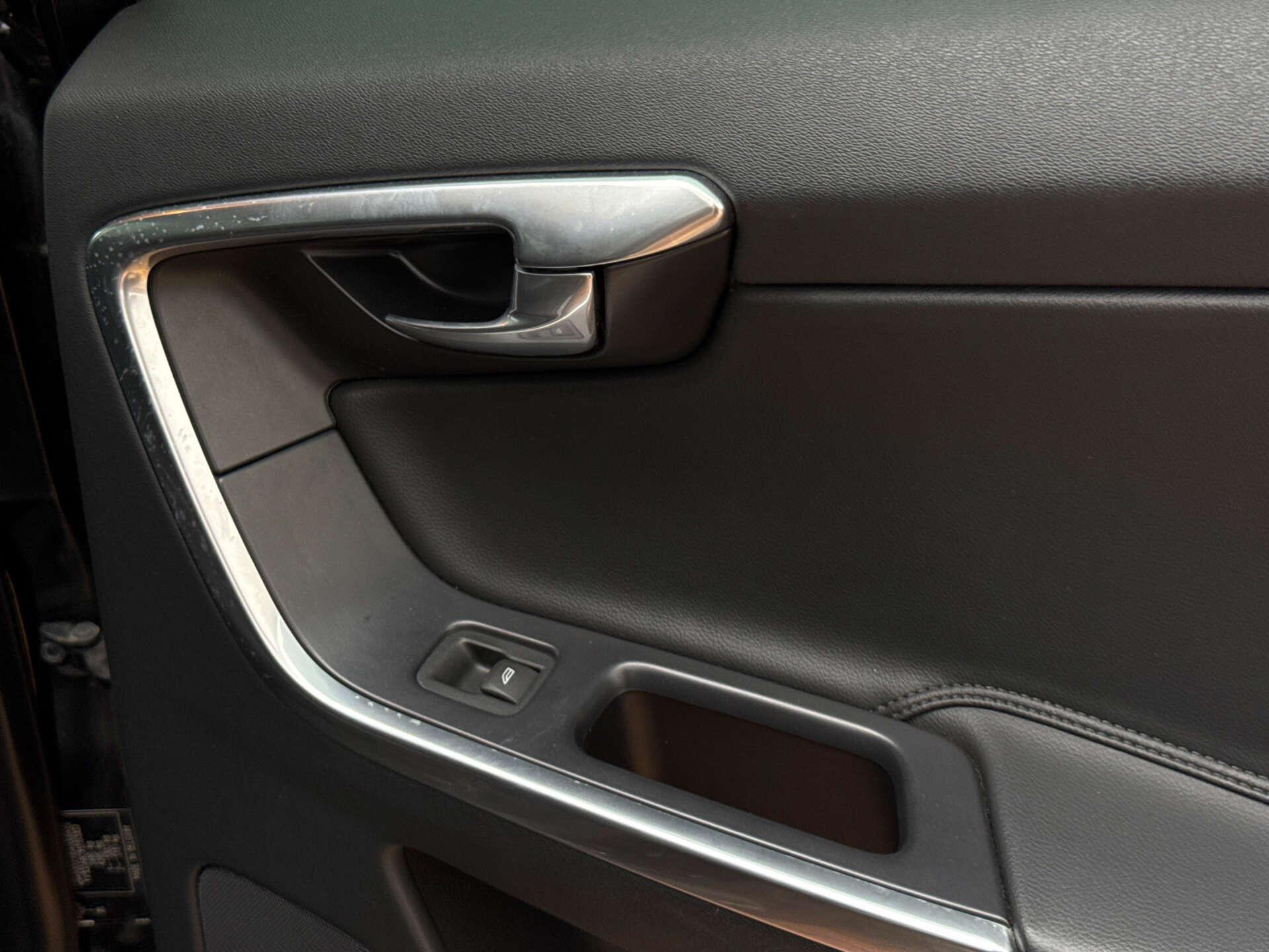 Volvo XC60 view 21