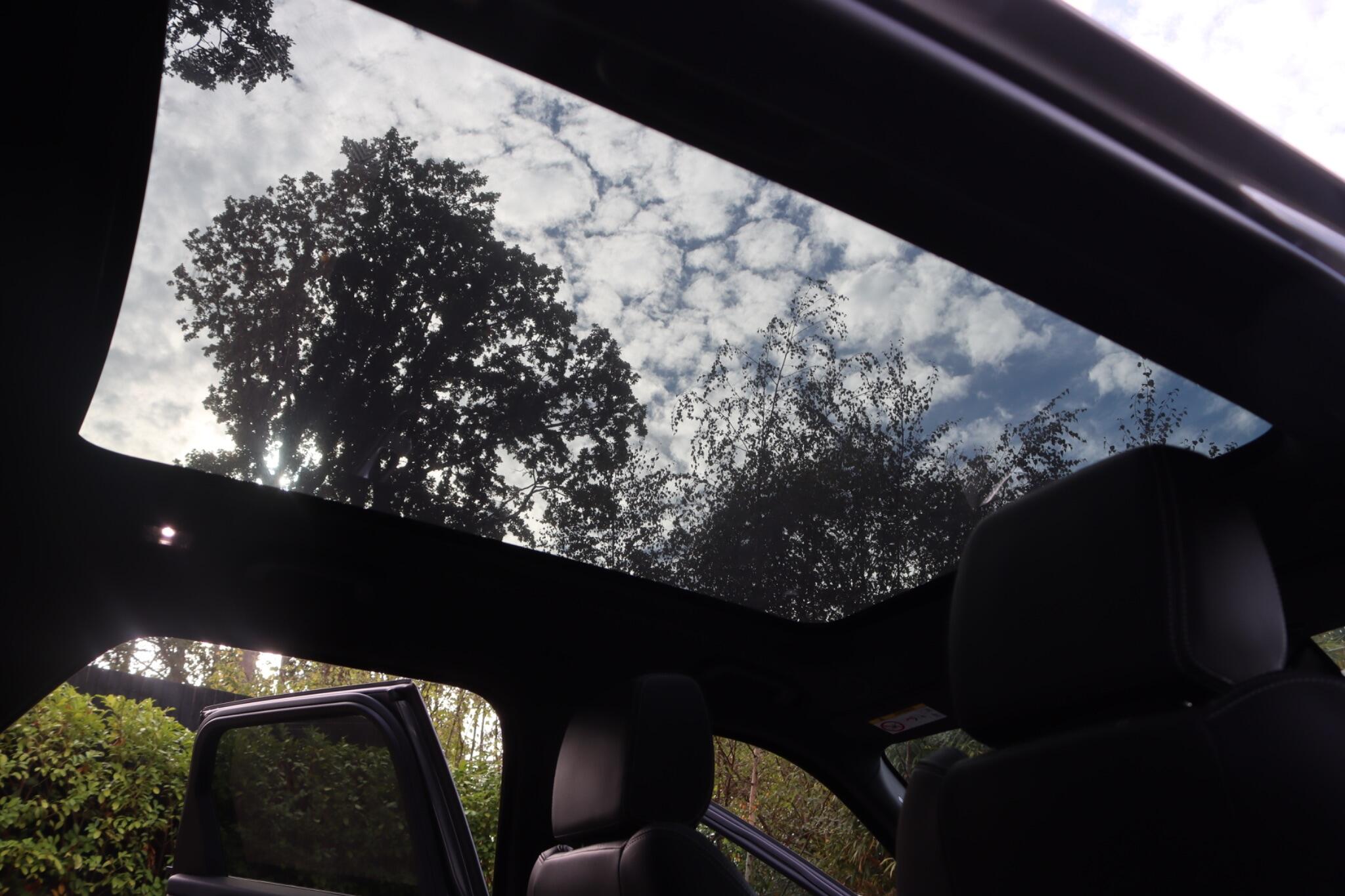 Land Rover Range Rover Velar view 43