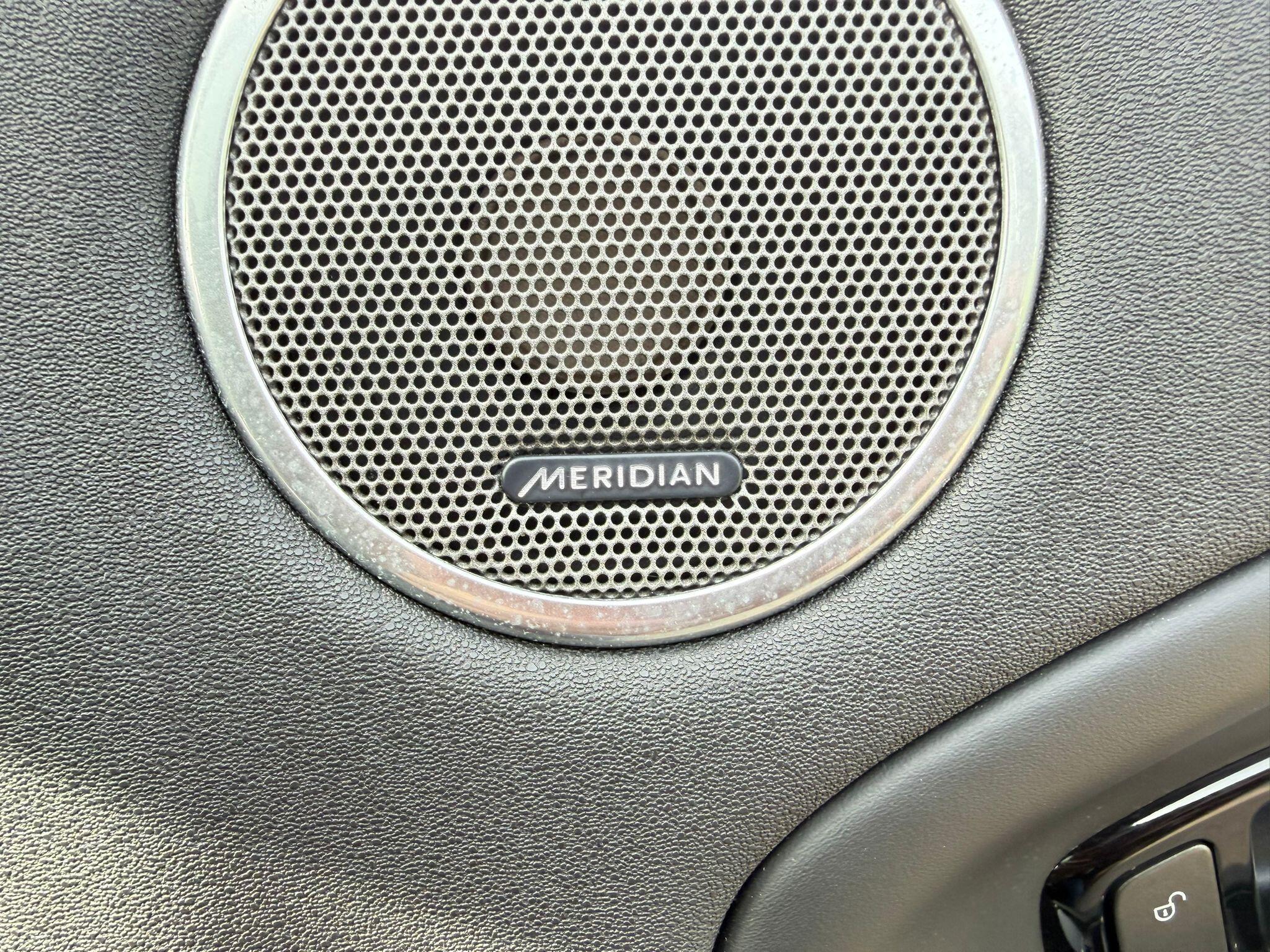 Land Rover Range Rover Evoque view 2