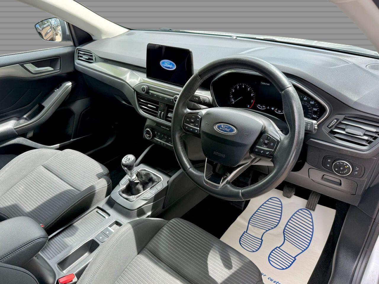 Ford Focus view 11