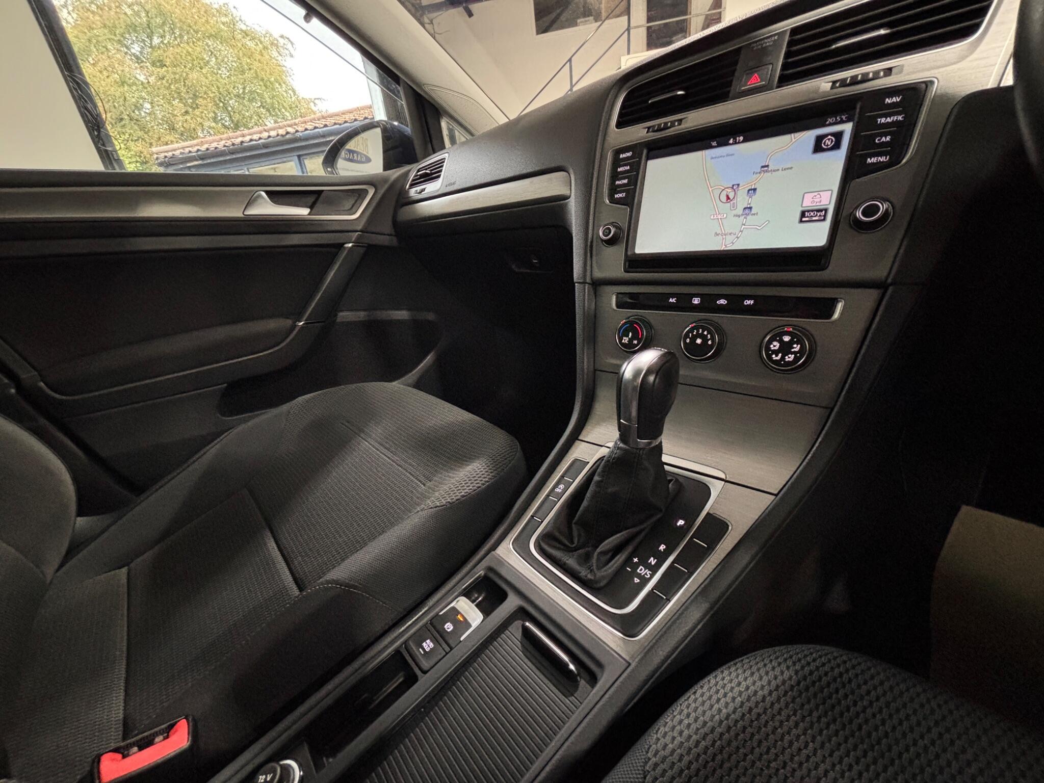 Volkswagen Golf view 31