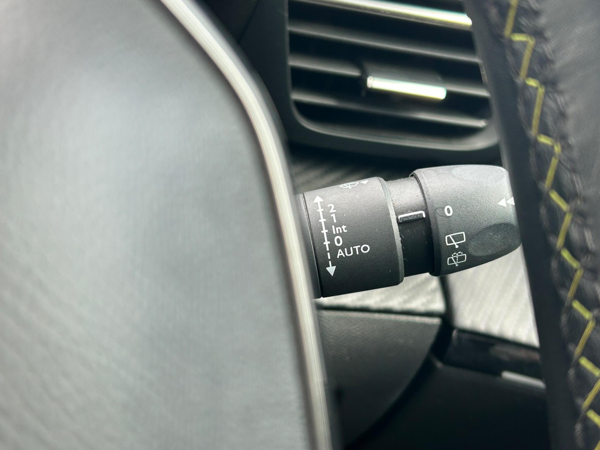 Peugeot E-2008 view 27