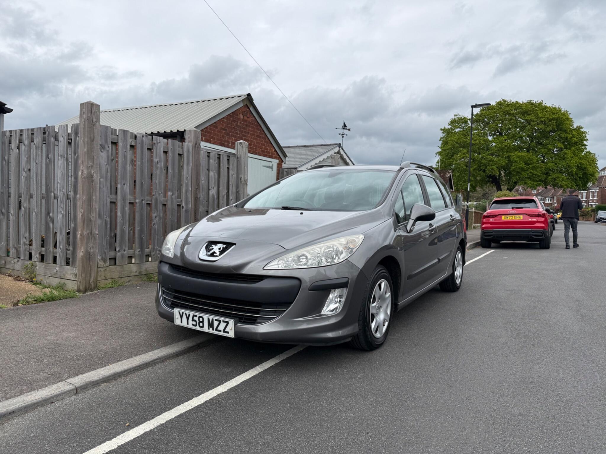 Peugeot 308 SW main image