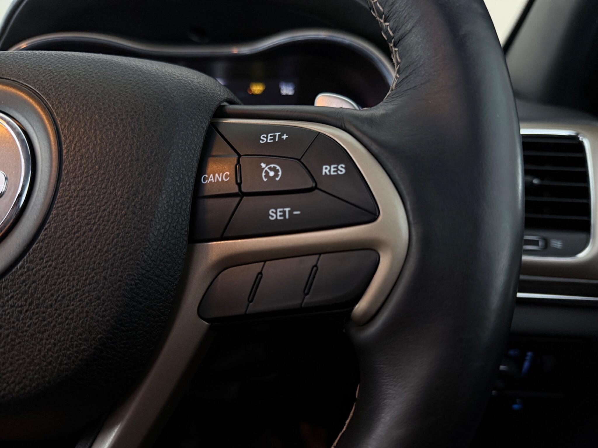 Jeep Grand Cherokee view 16