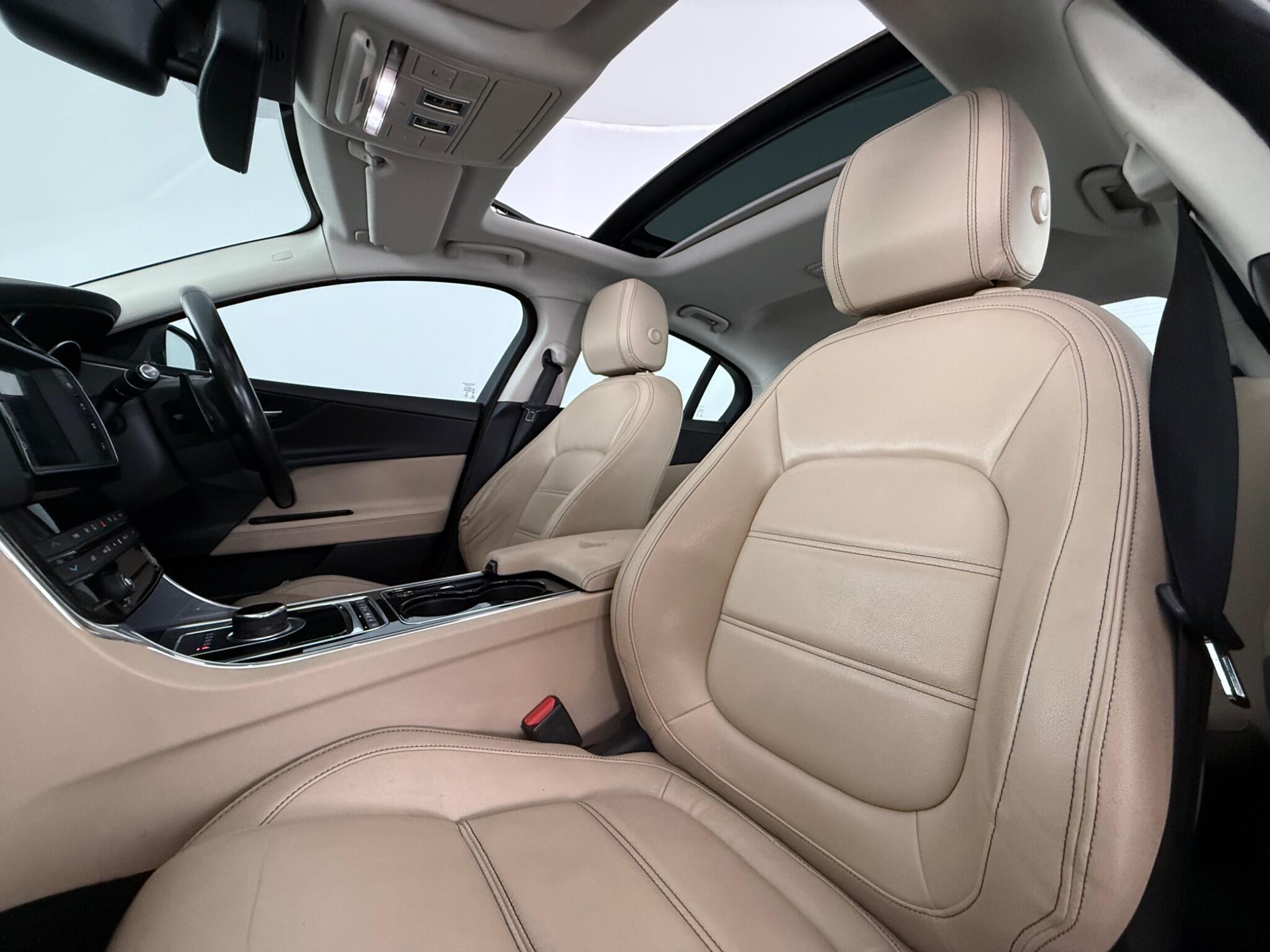 Jaguar Xe view 30