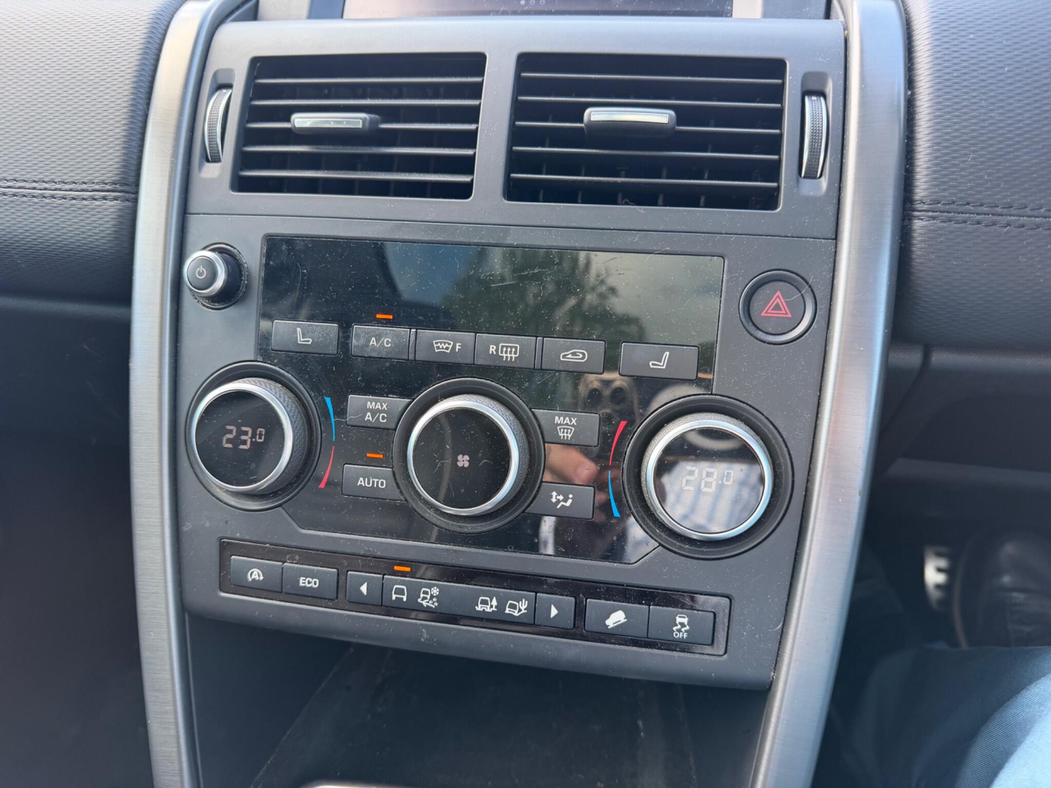 Land Rover Discovery Sport view 32