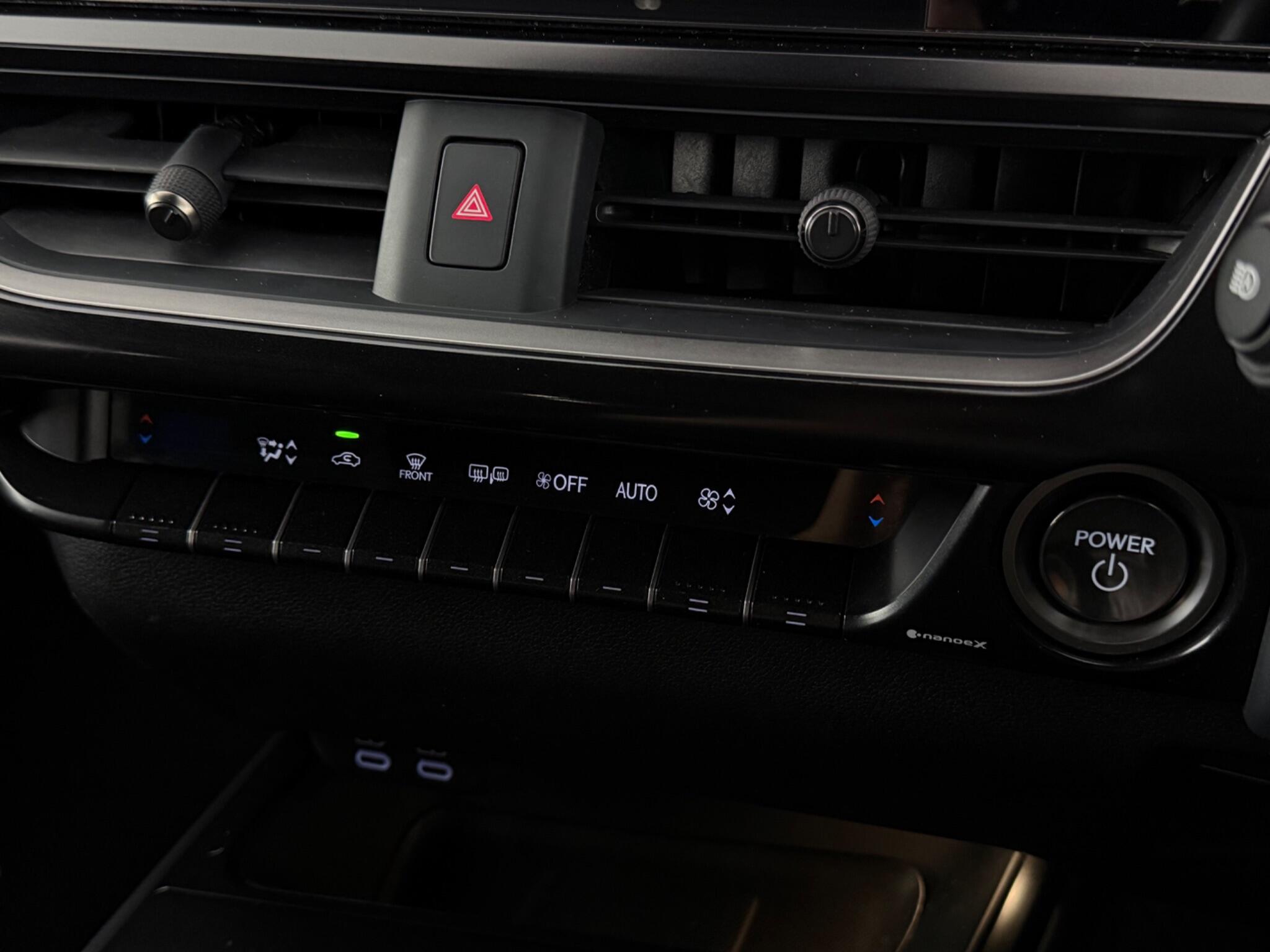Lexus Ux view 19