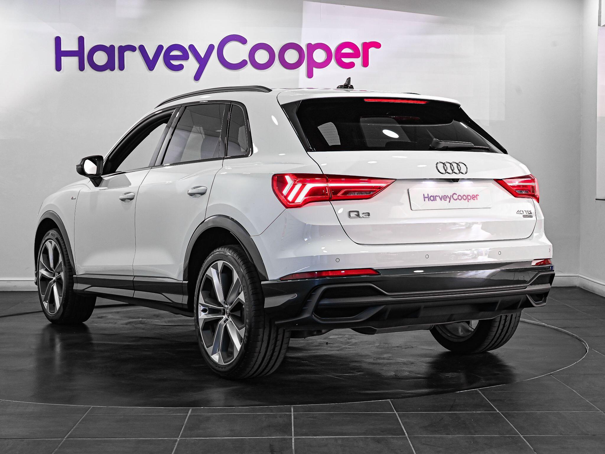 Audi Q3 view 5