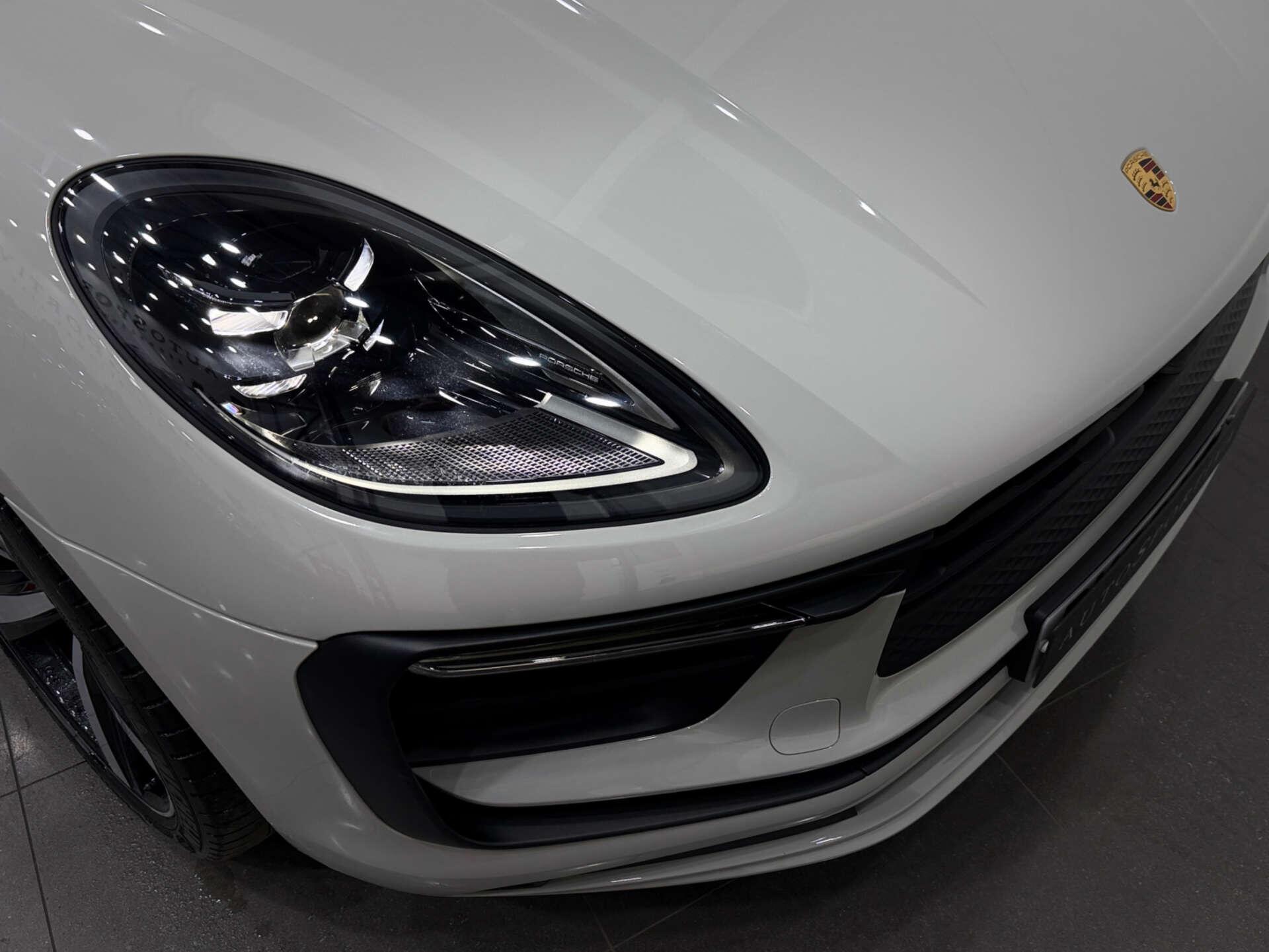 Porsche Macan view 34