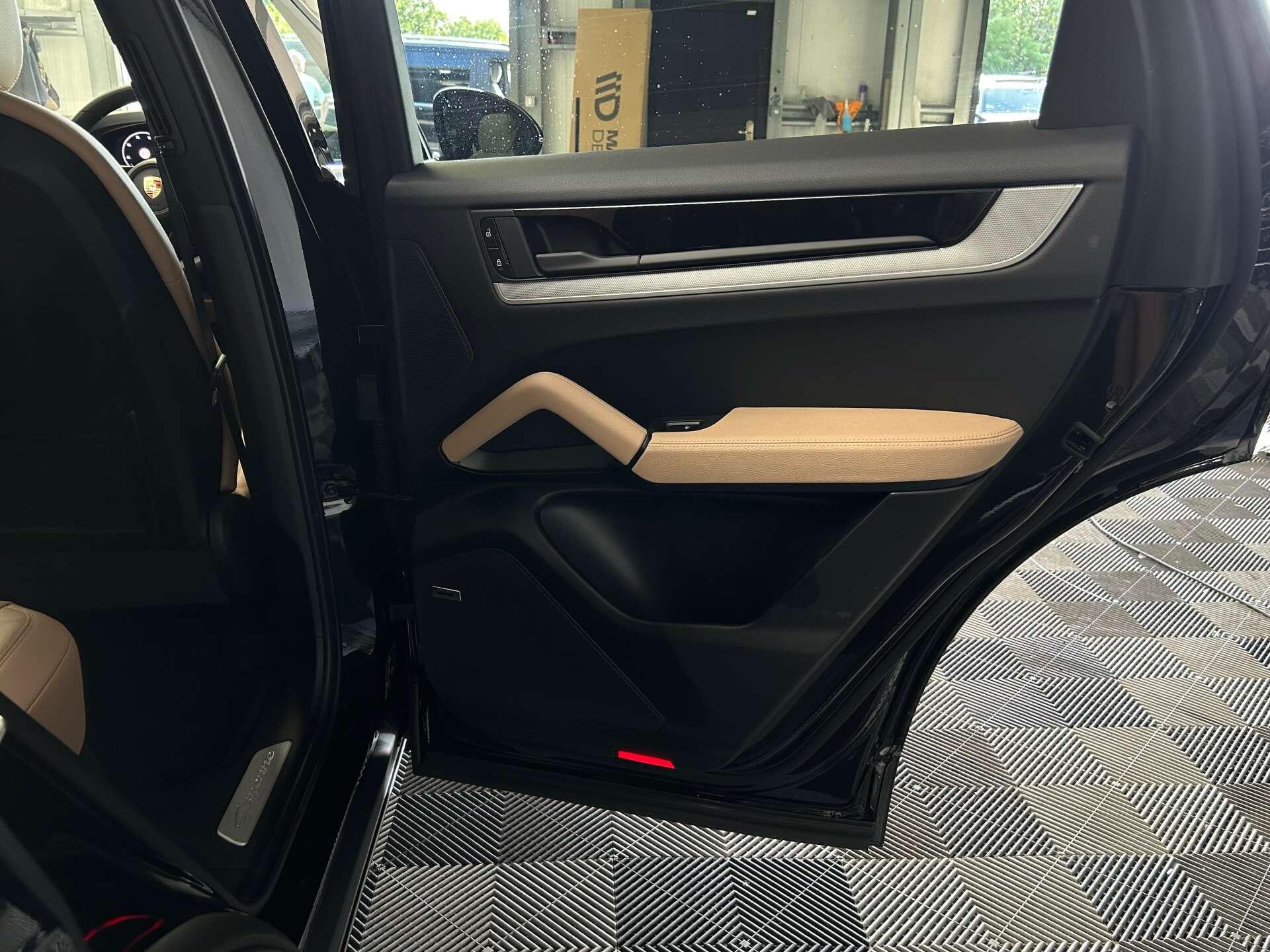 Porsche Cayenne view 24