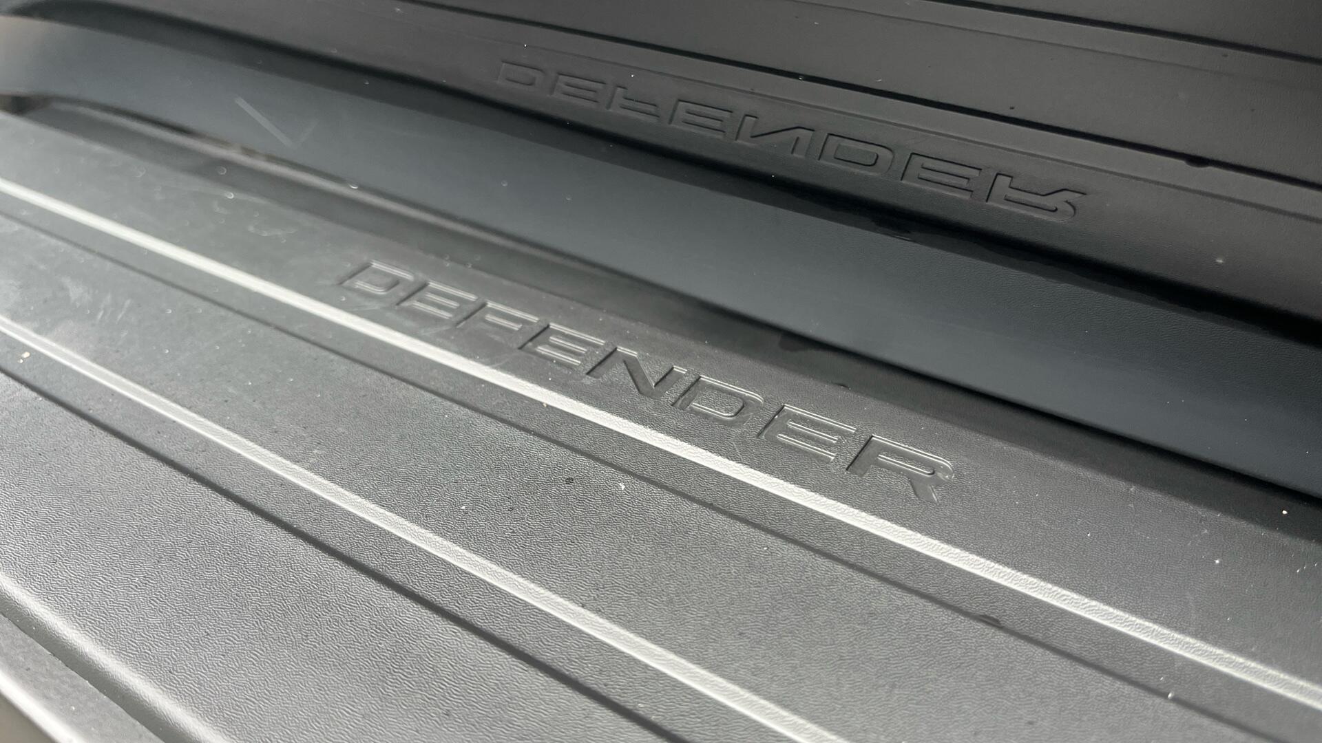 Land Rover Defender view 34