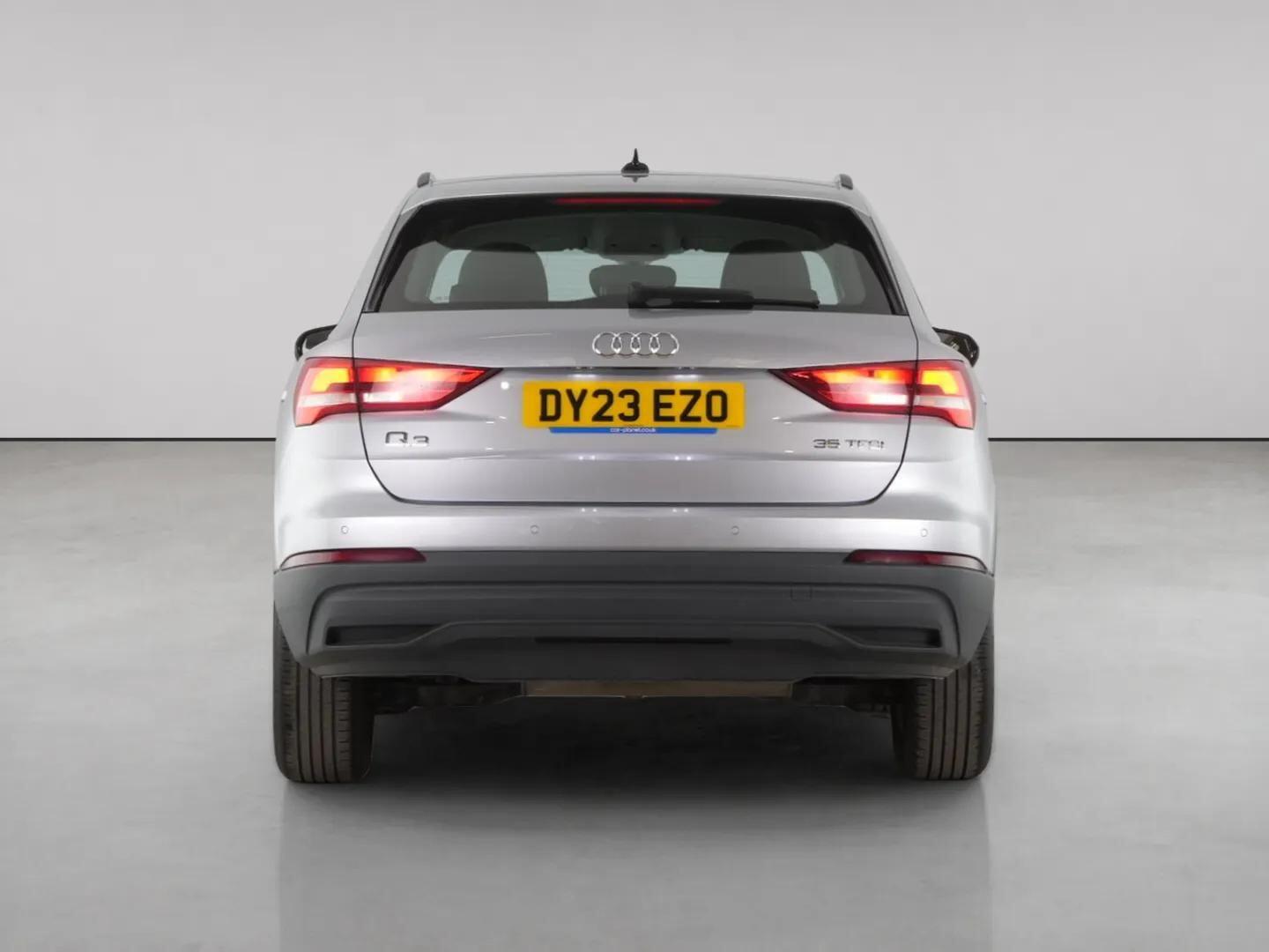 Audi Q3 view 7