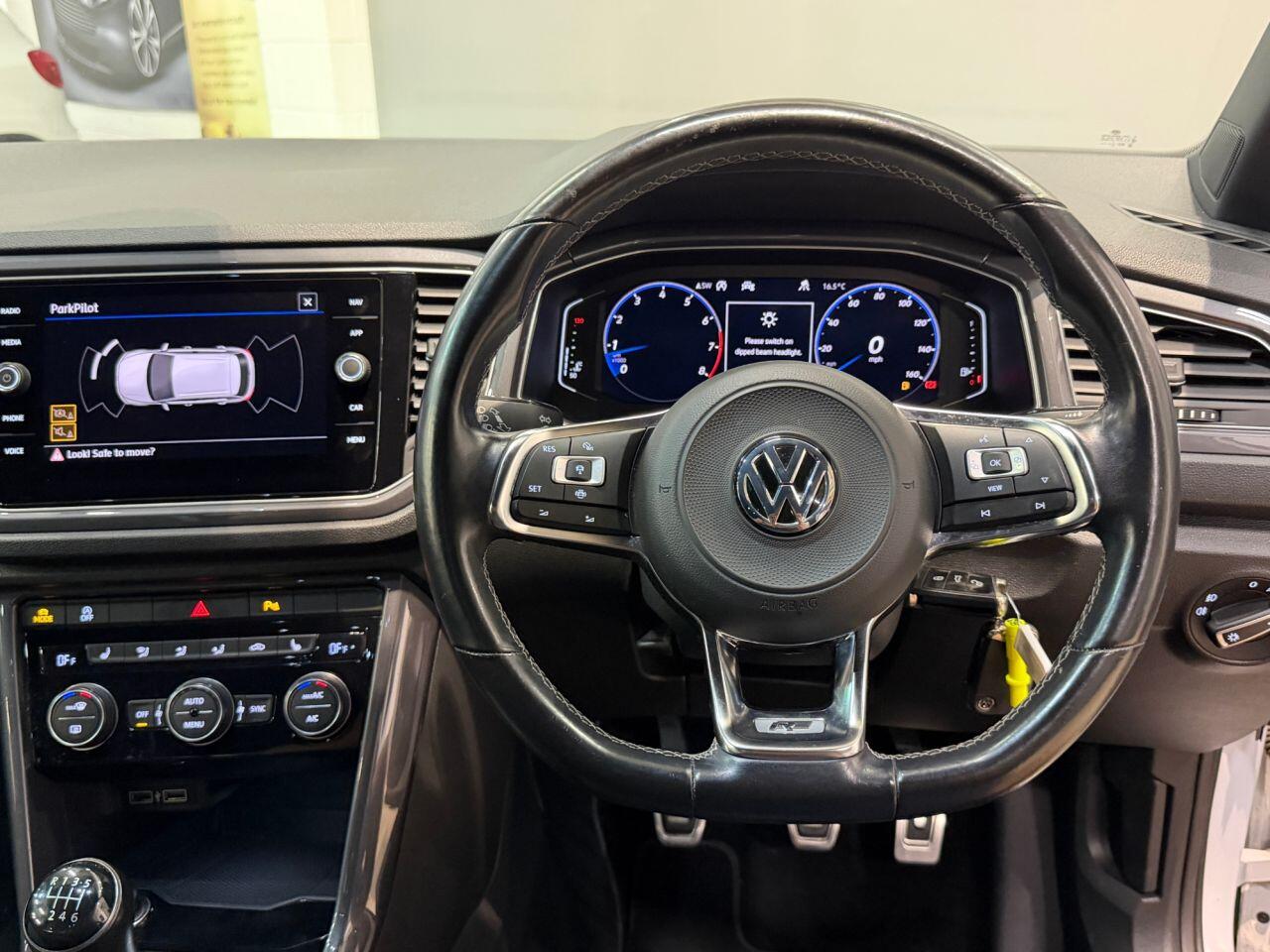 Volkswagen T-Roc view 15