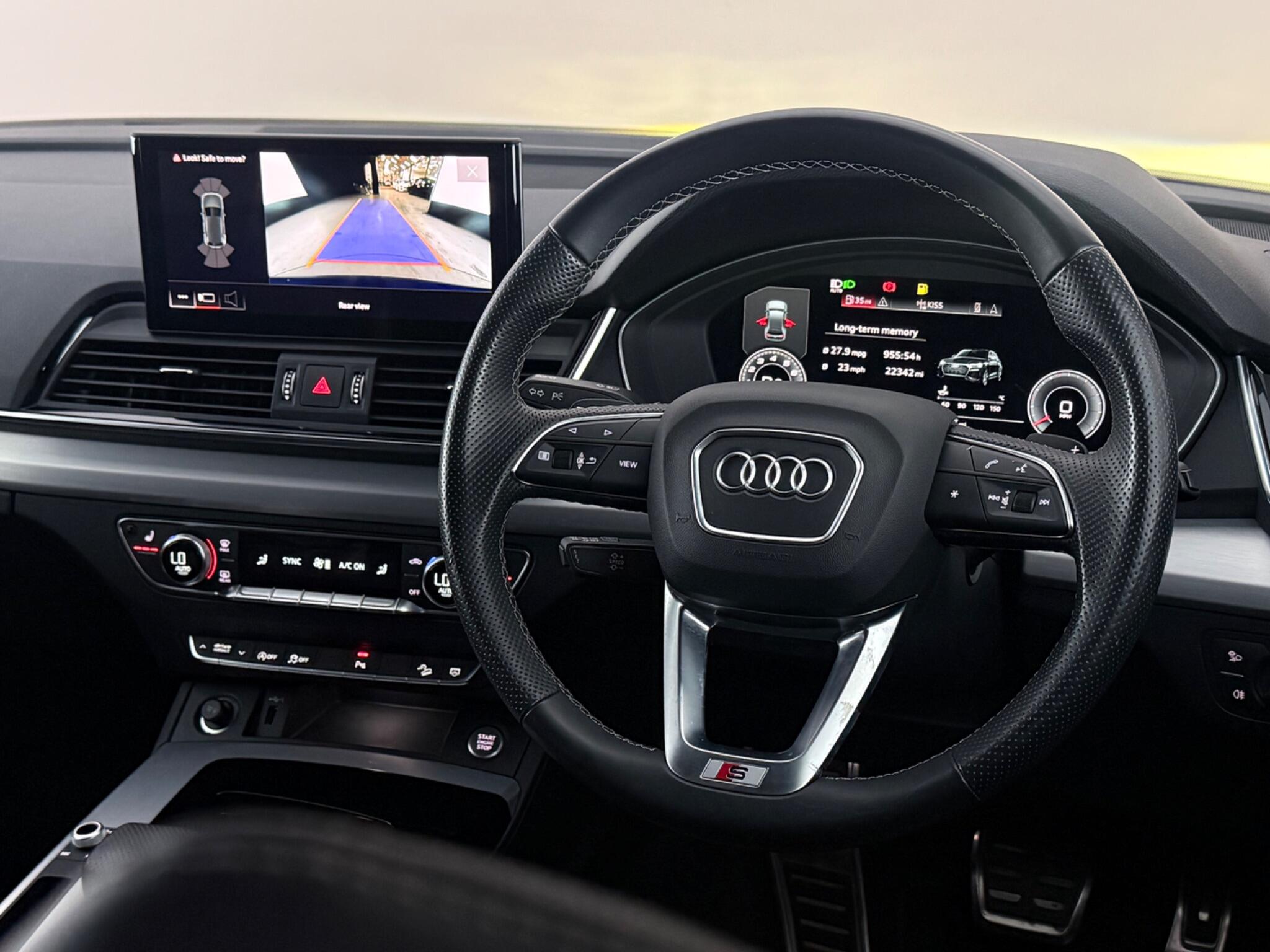 Audi Q5 view 13