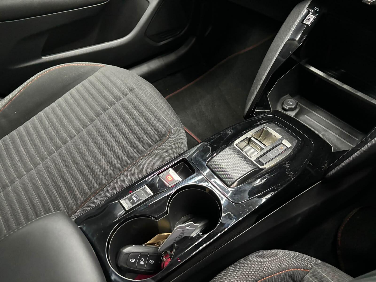 Peugeot 208 view 8