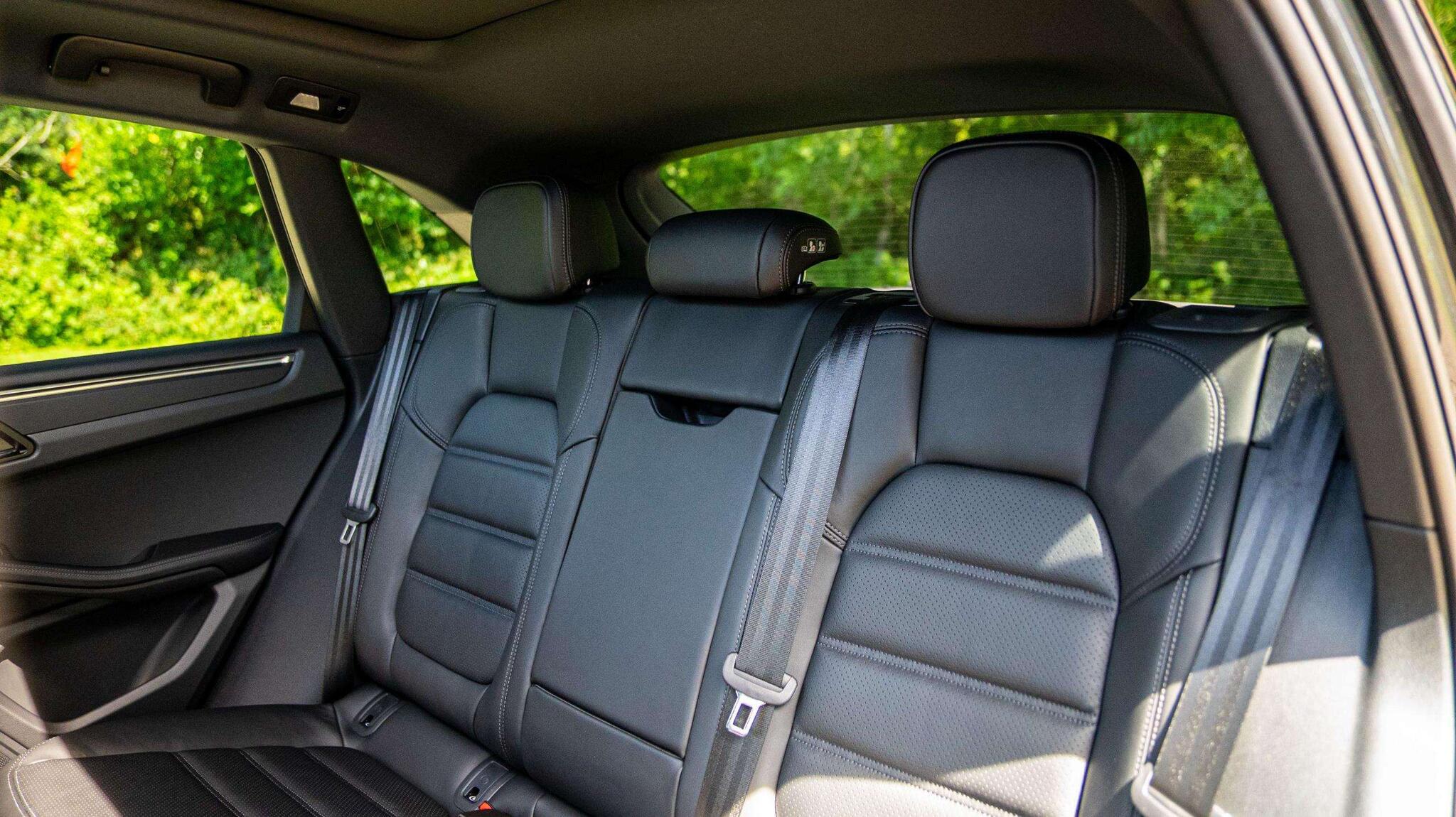 Porsche Macan view 38