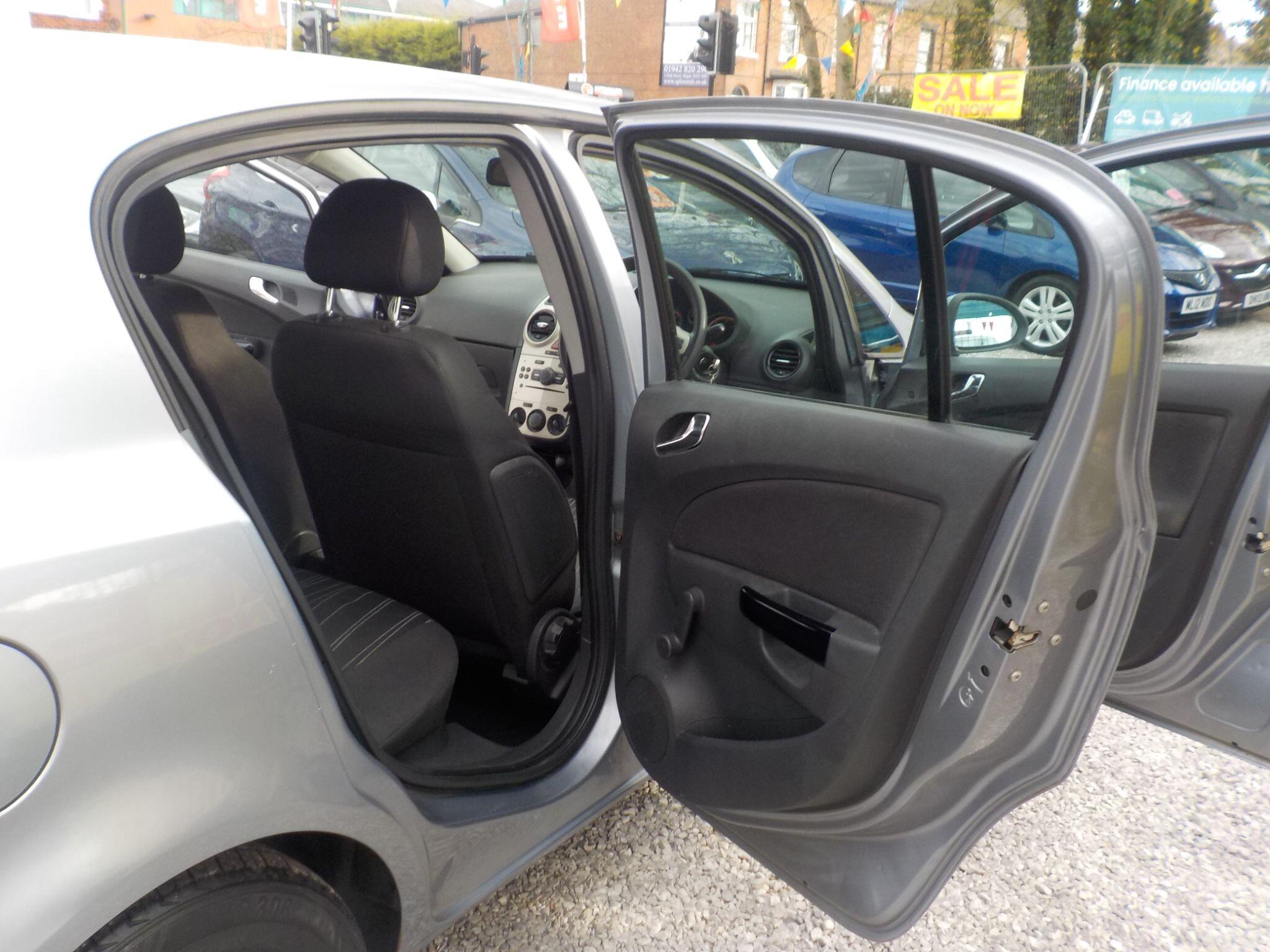 Vauxhall Corsa 1.4i 16v Club 5dr