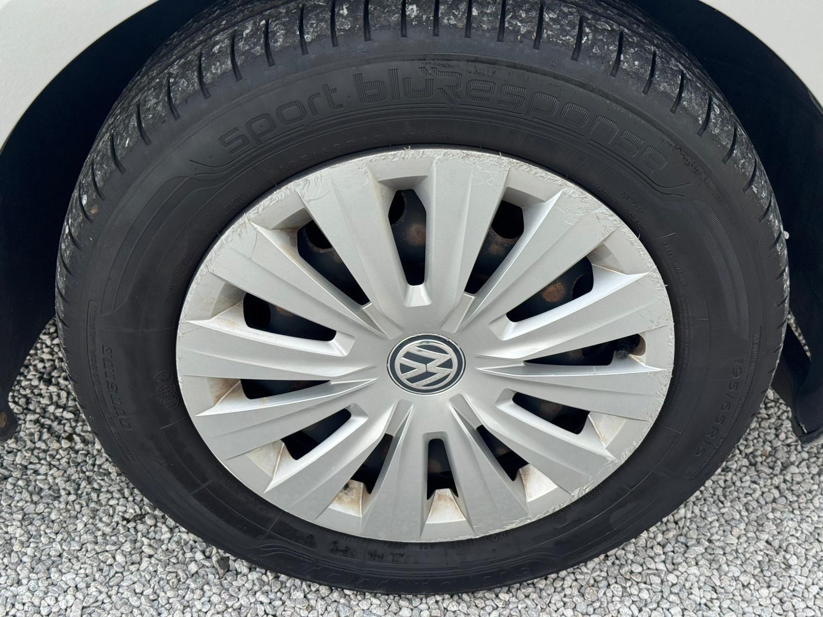 2013 Volkswagen Golf image 31