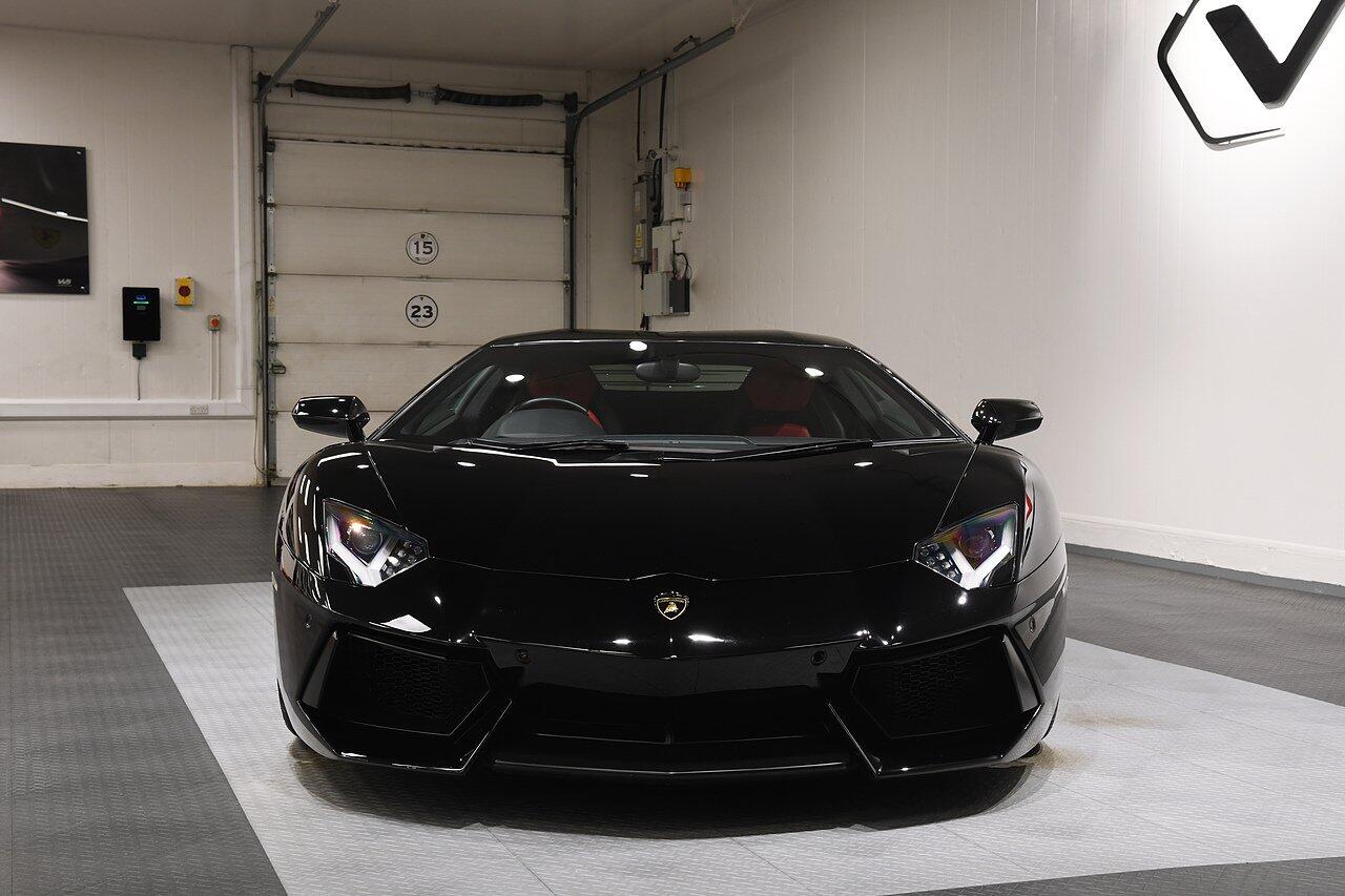 Lamborghini Aventador view 28