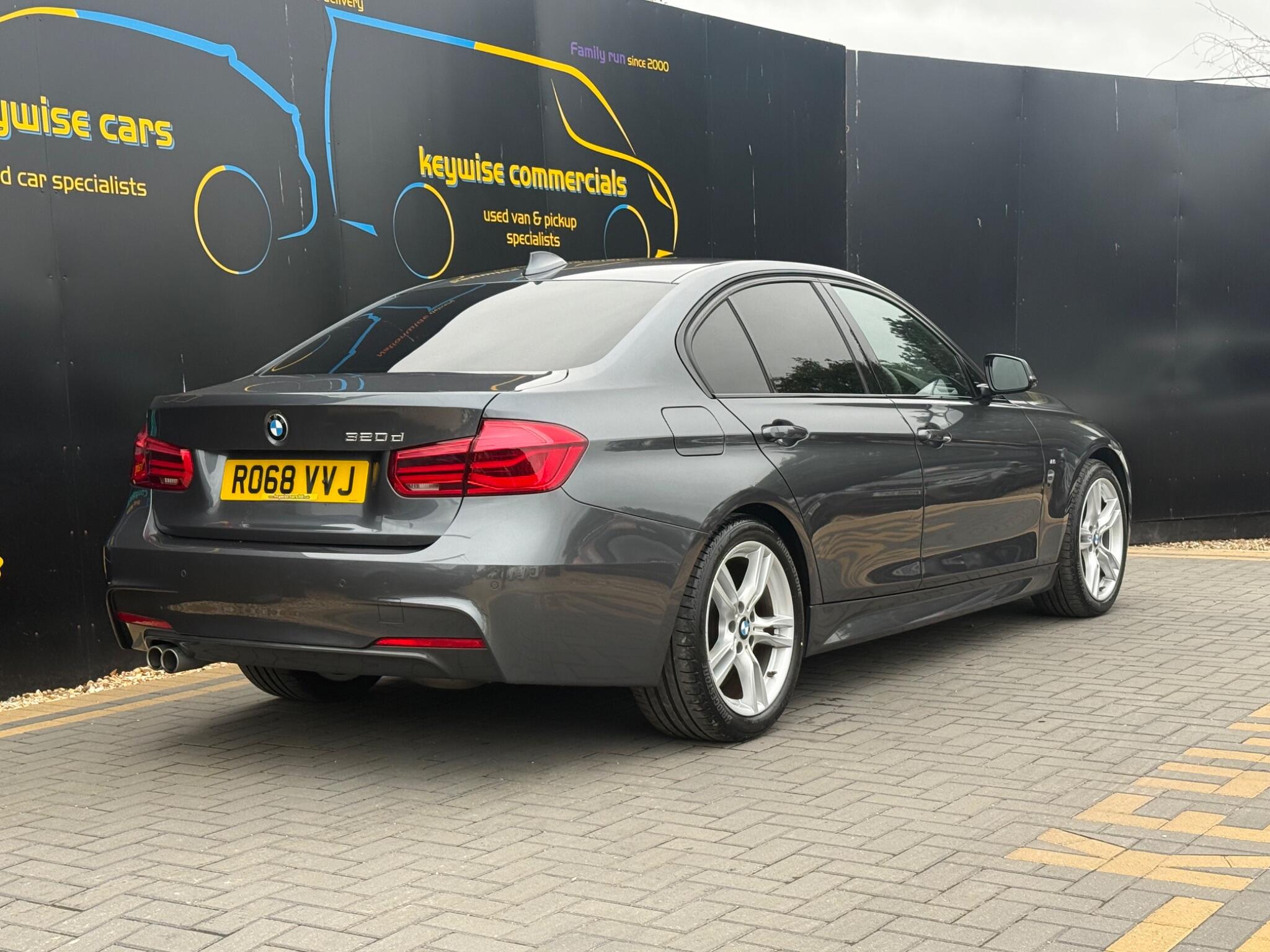 BMW 3 Series view 6