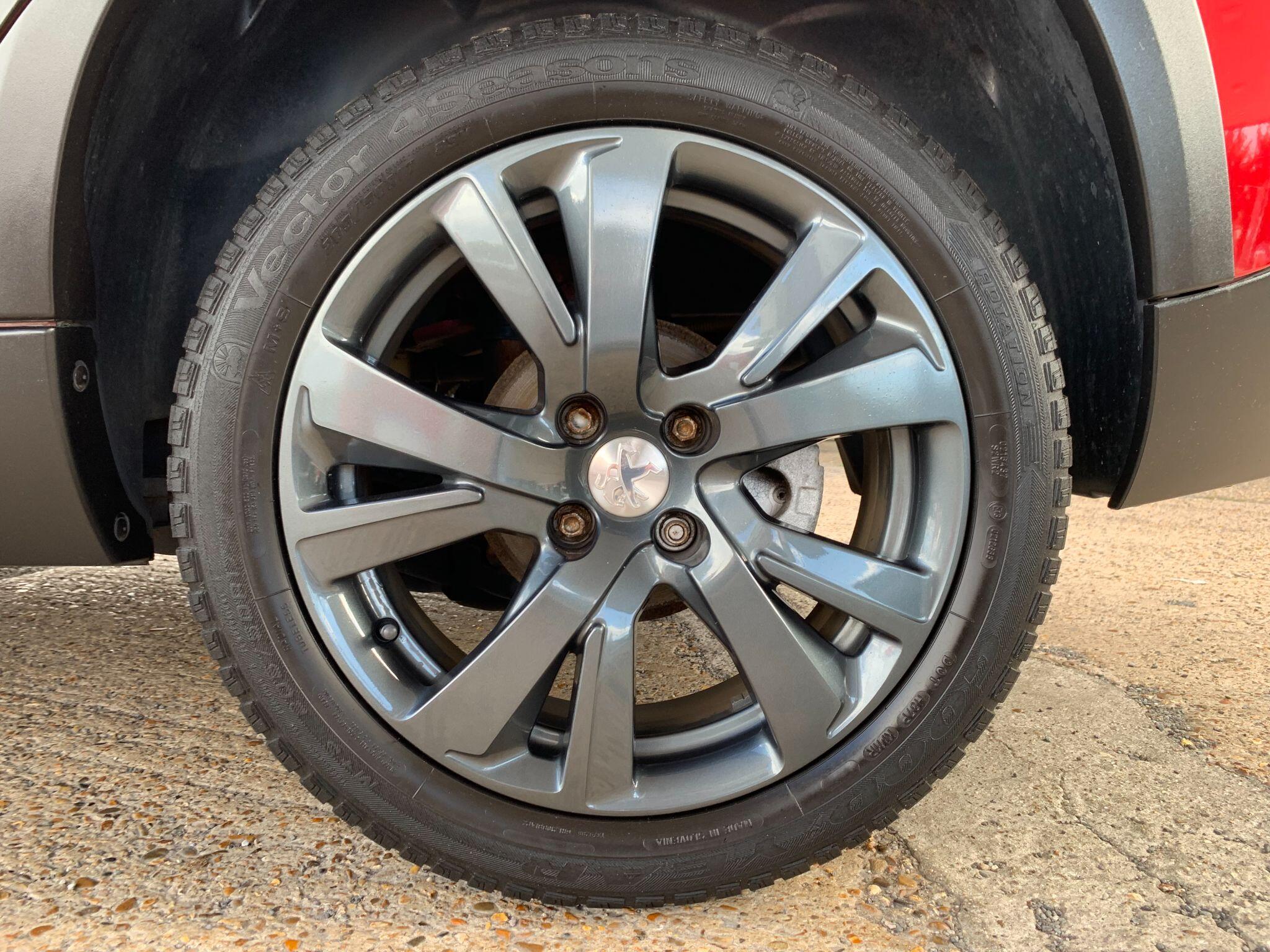 Peugeot 2008 view 44